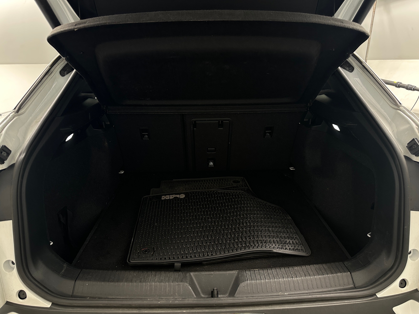 Thumbnail: 2021 Volkswagen ID.4 - 6