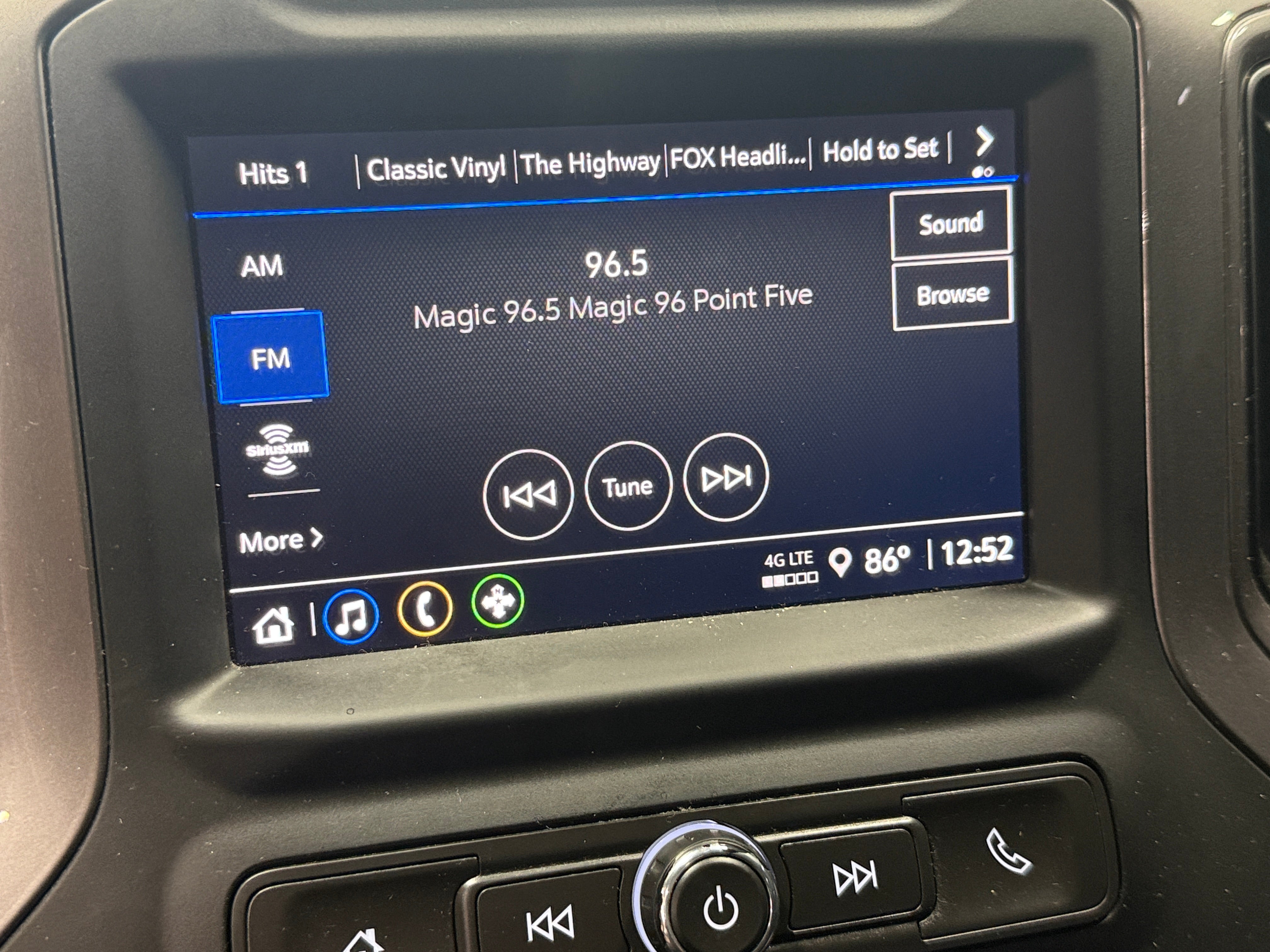 Thumbnail: 2022 Chevrolet Silverado 1500 - 4