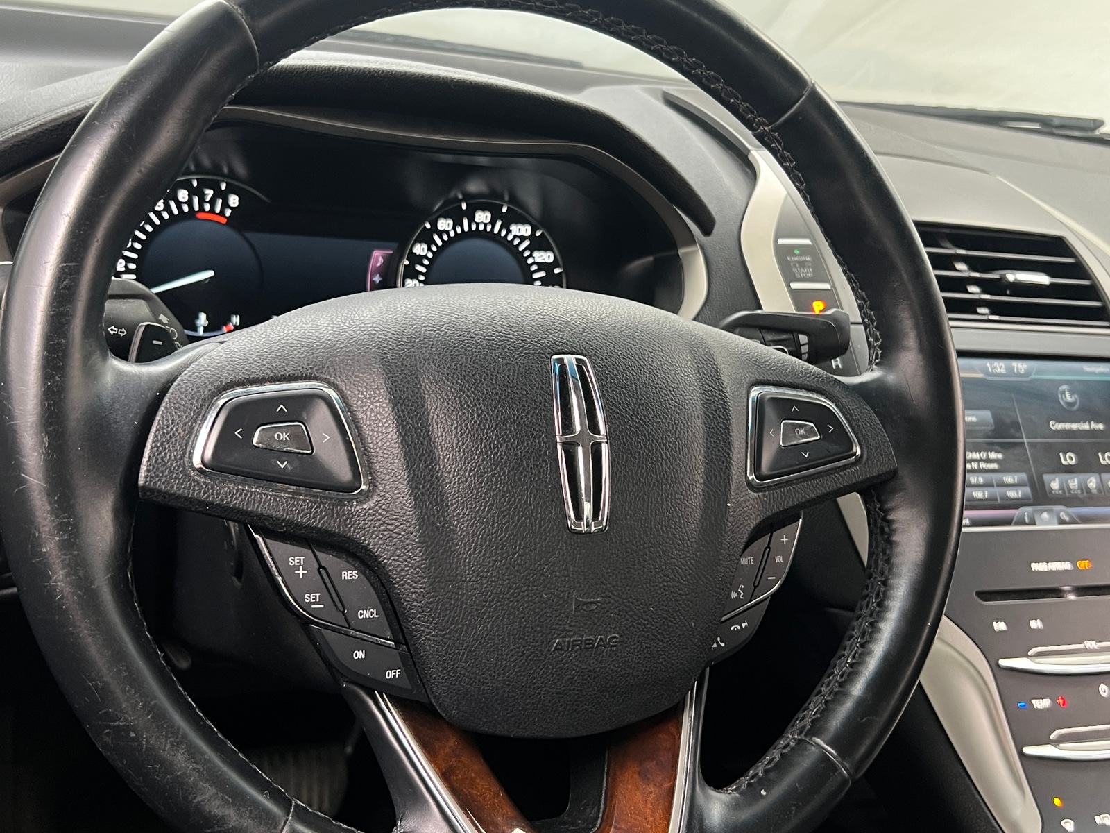 Thumbnail: 2016 Lincoln MKZ - 4
