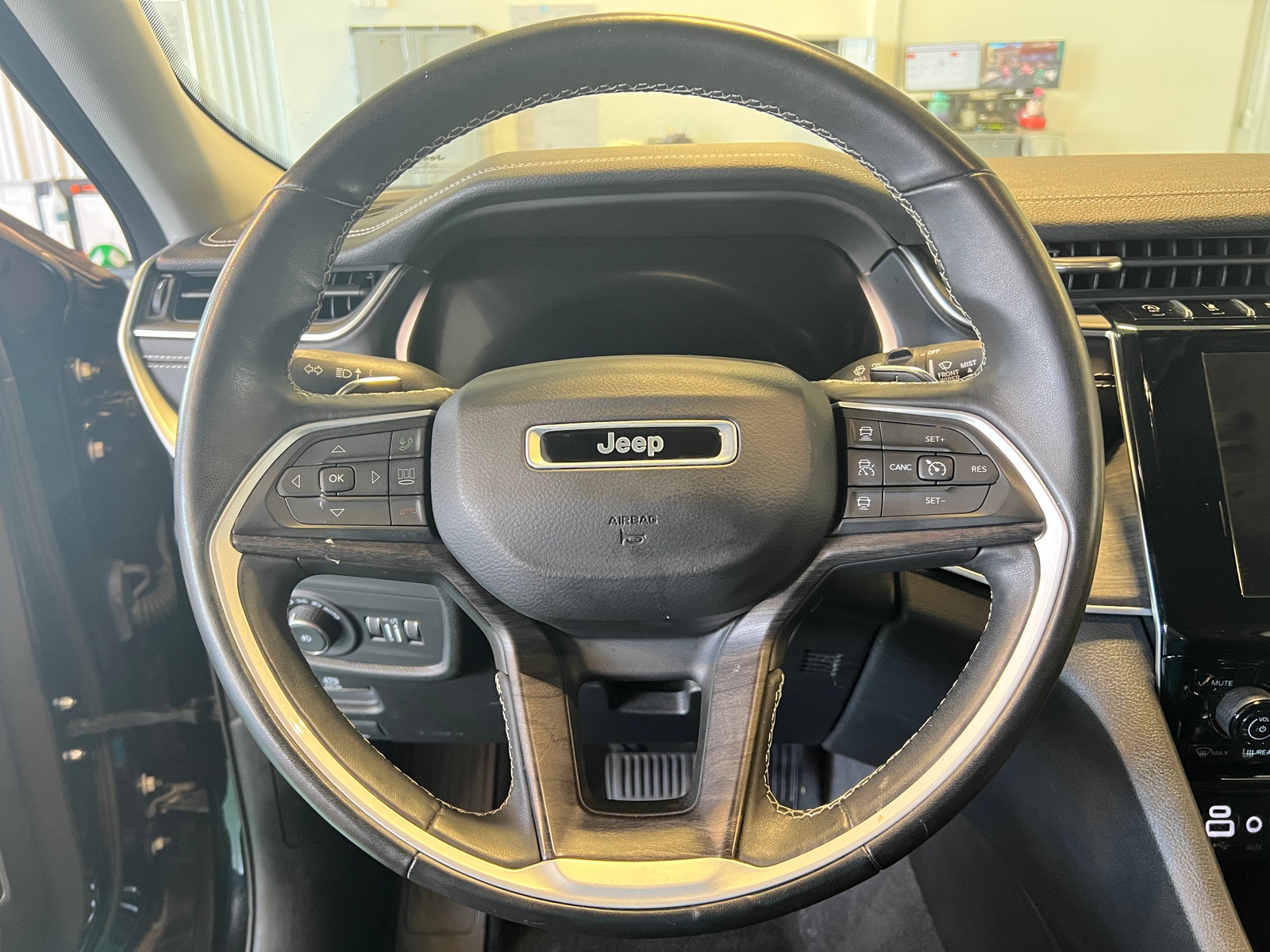 Thumbnail: 2021 Jeep Grand Cherokee L - 4