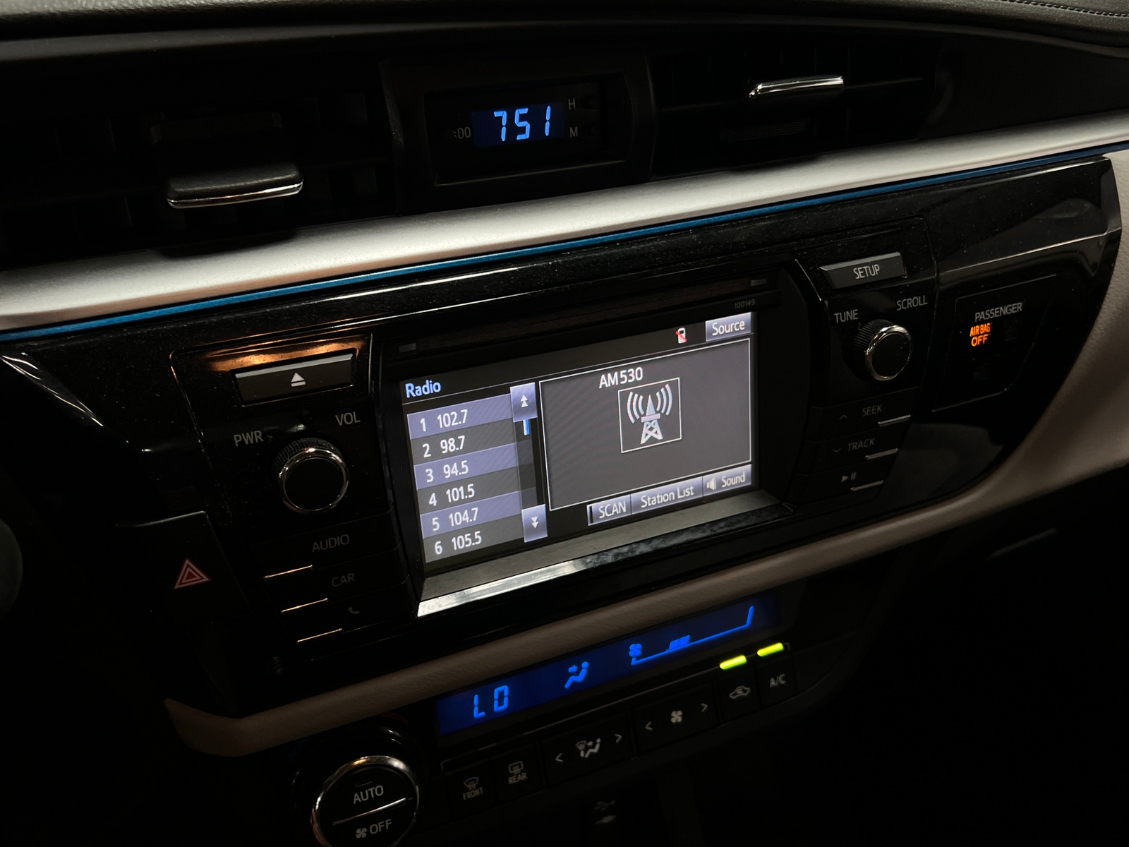Thumbnail: 2015 Toyota Corolla - 4