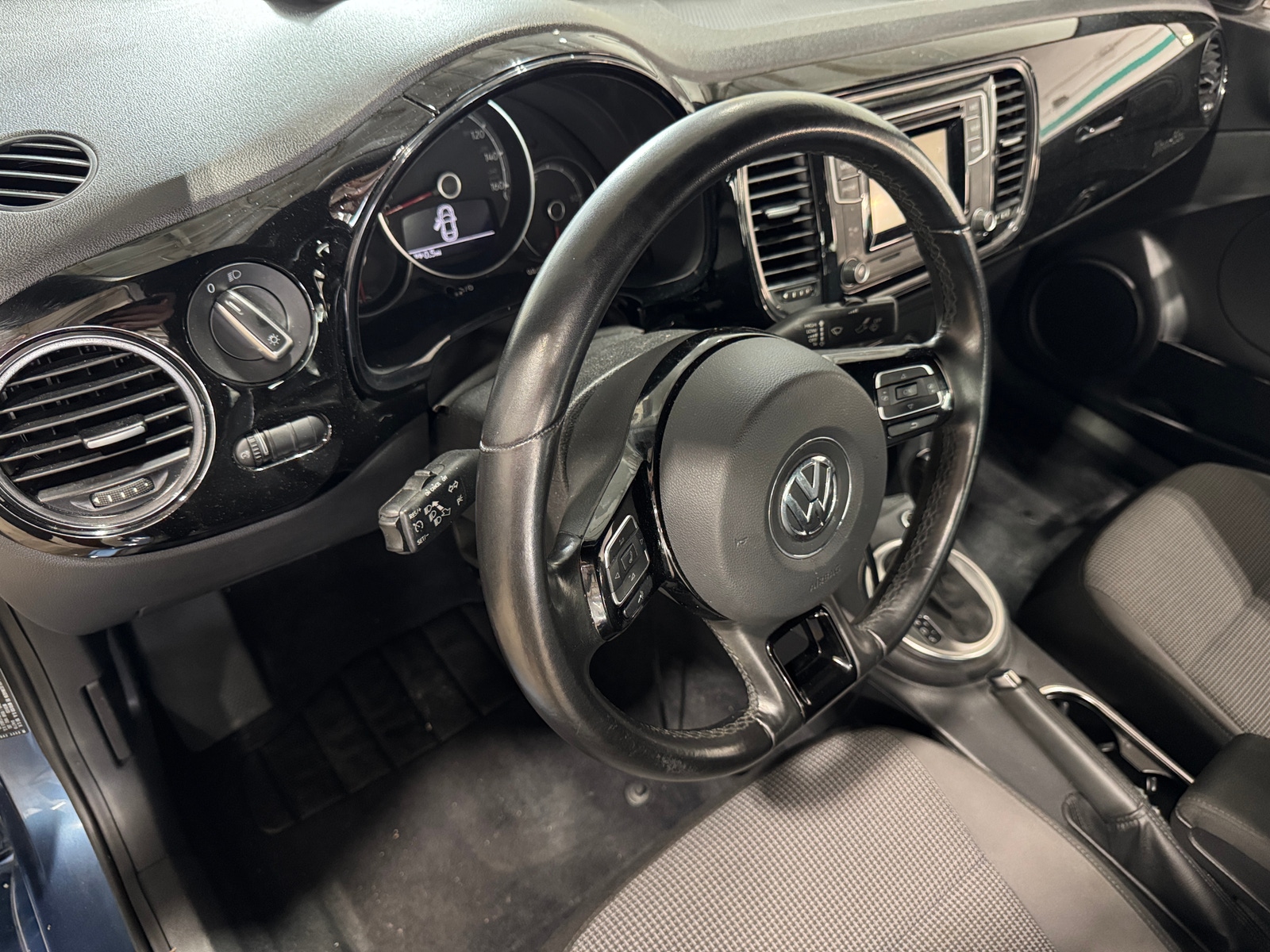 Thumbnail: 2019 Volkswagen Beetle - 3