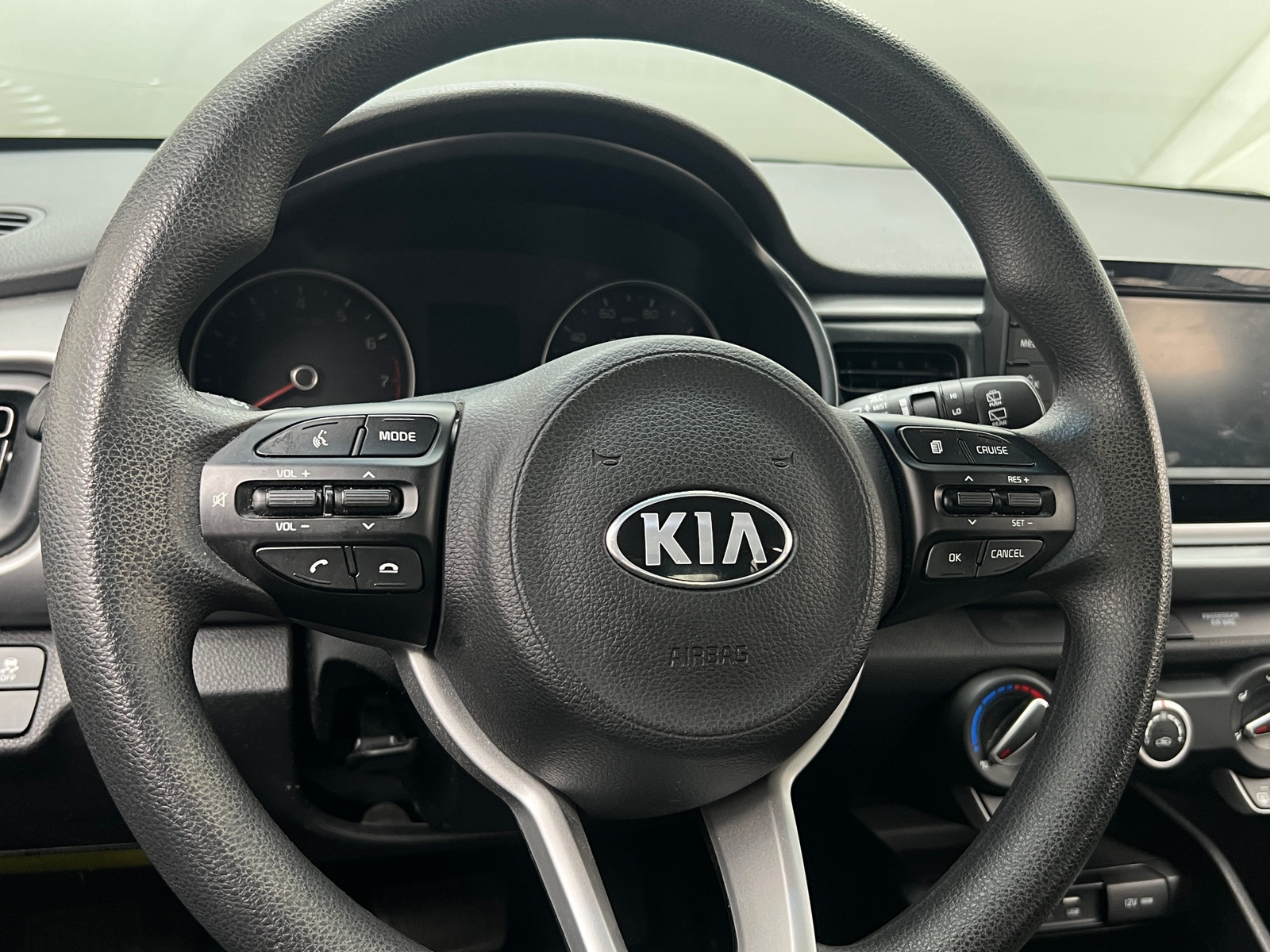 Thumbnail: 2020 Kia Rio - 5