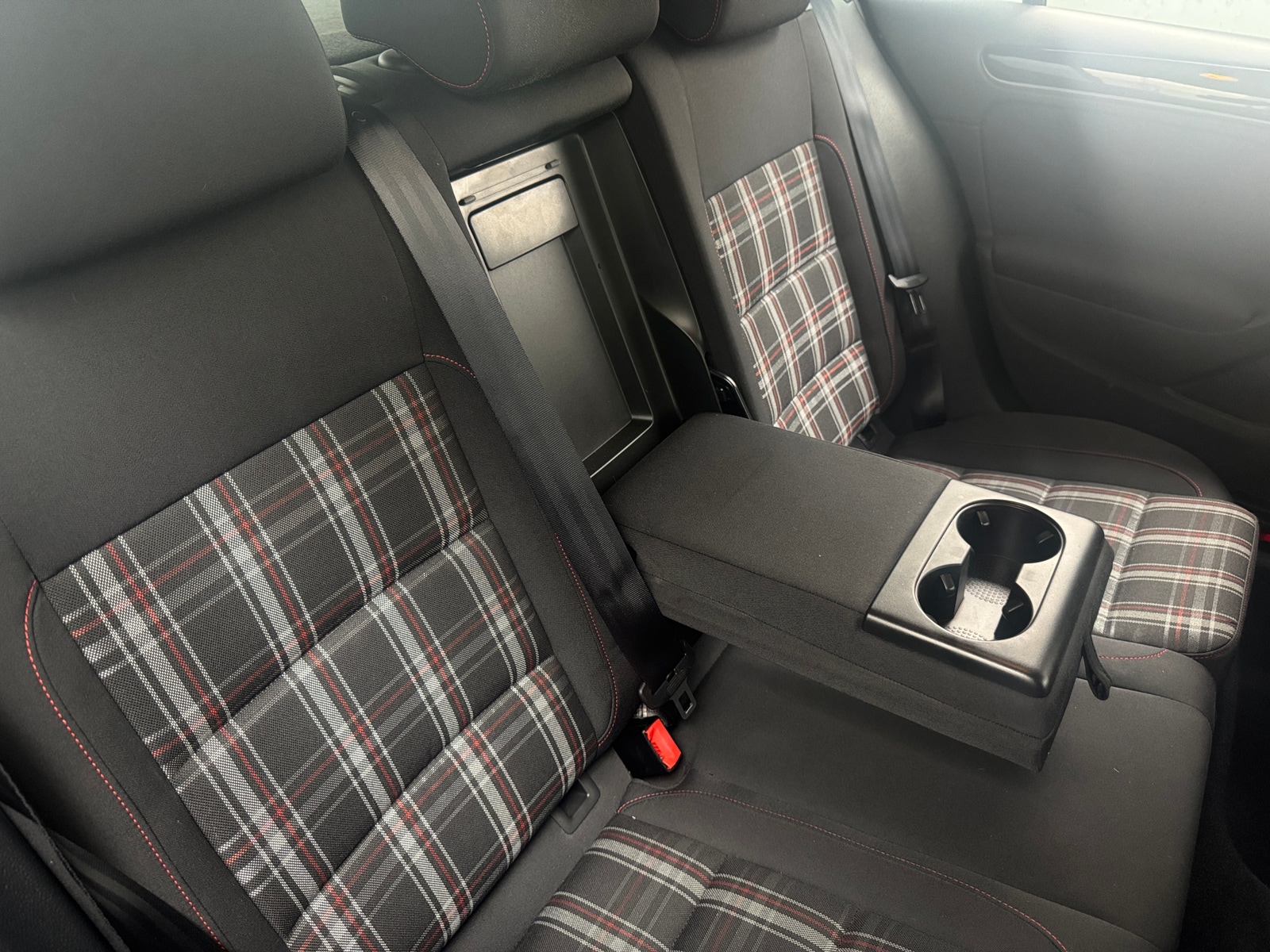 Thumbnail: 2011 Volkswagen Golf - 6
