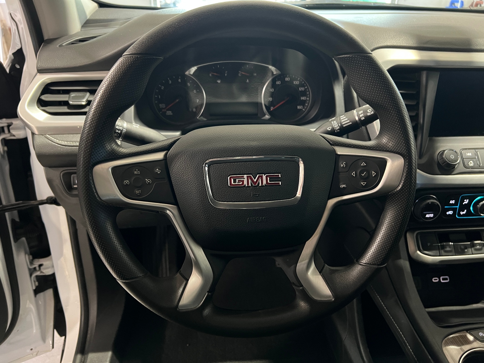 Thumbnail: 2023 GMC Acadia - 5