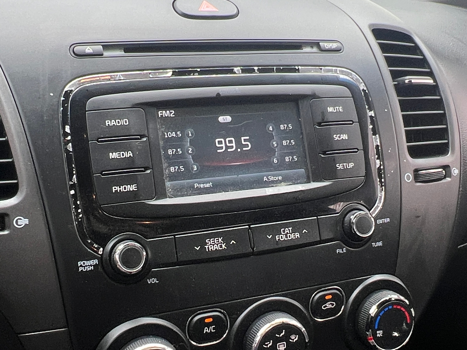 Thumbnail: 2017 Kia Forte - 4