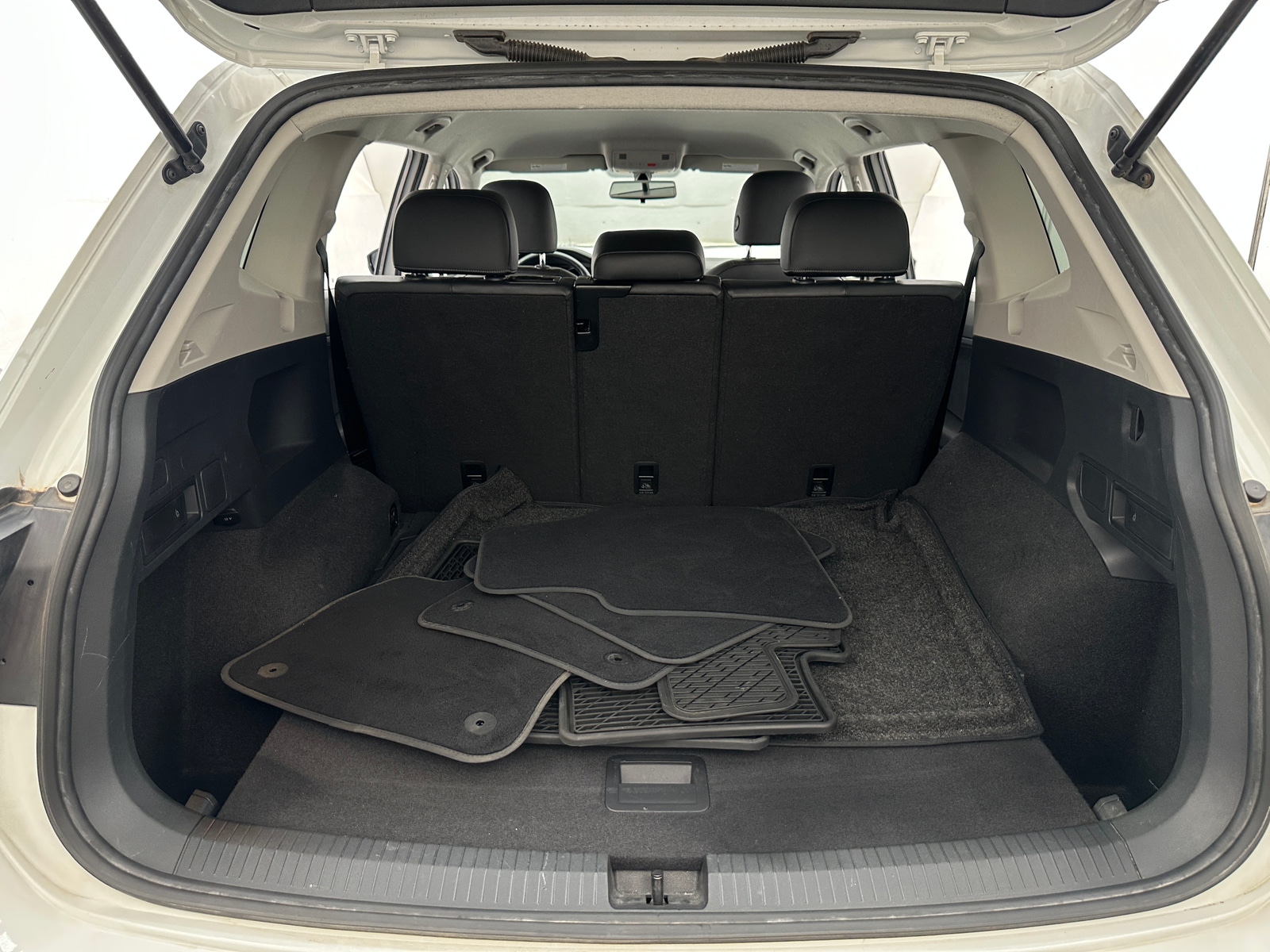 Thumbnail: 2018 Volkswagen Tiguan - 6