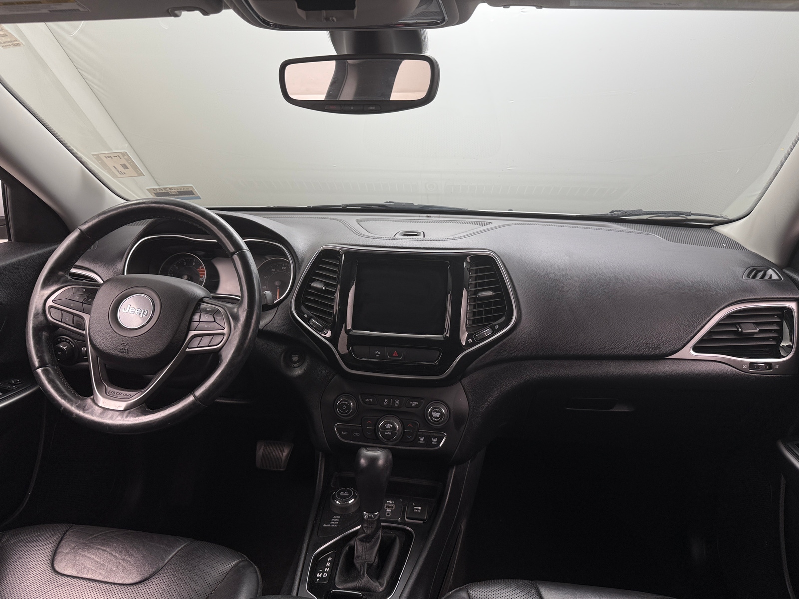 Thumbnail: 2020 Jeep Cherokee - 3