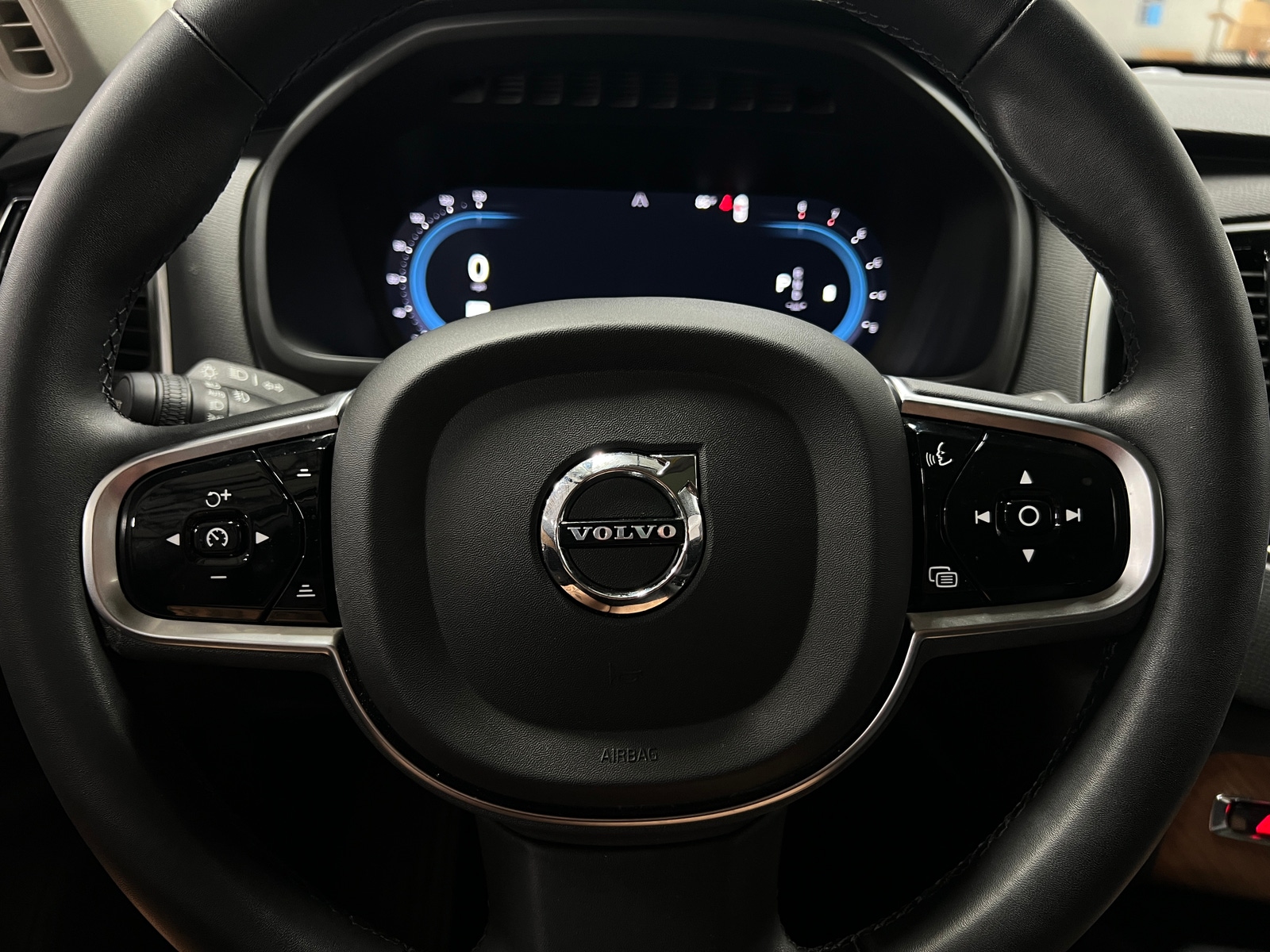 Thumbnail: 2023 Volvo XC90 - 4