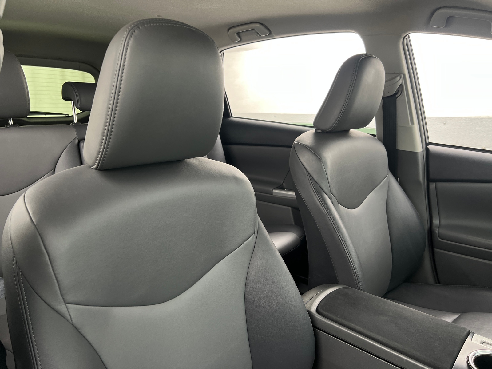 Thumbnail: 2014 Toyota Prius v - 2