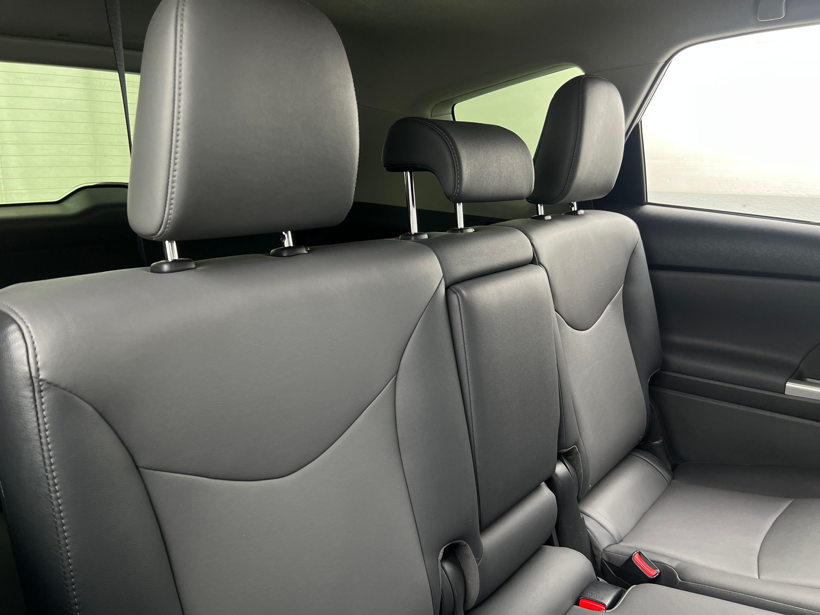 Thumbnail: 2014 Toyota Prius v - 6