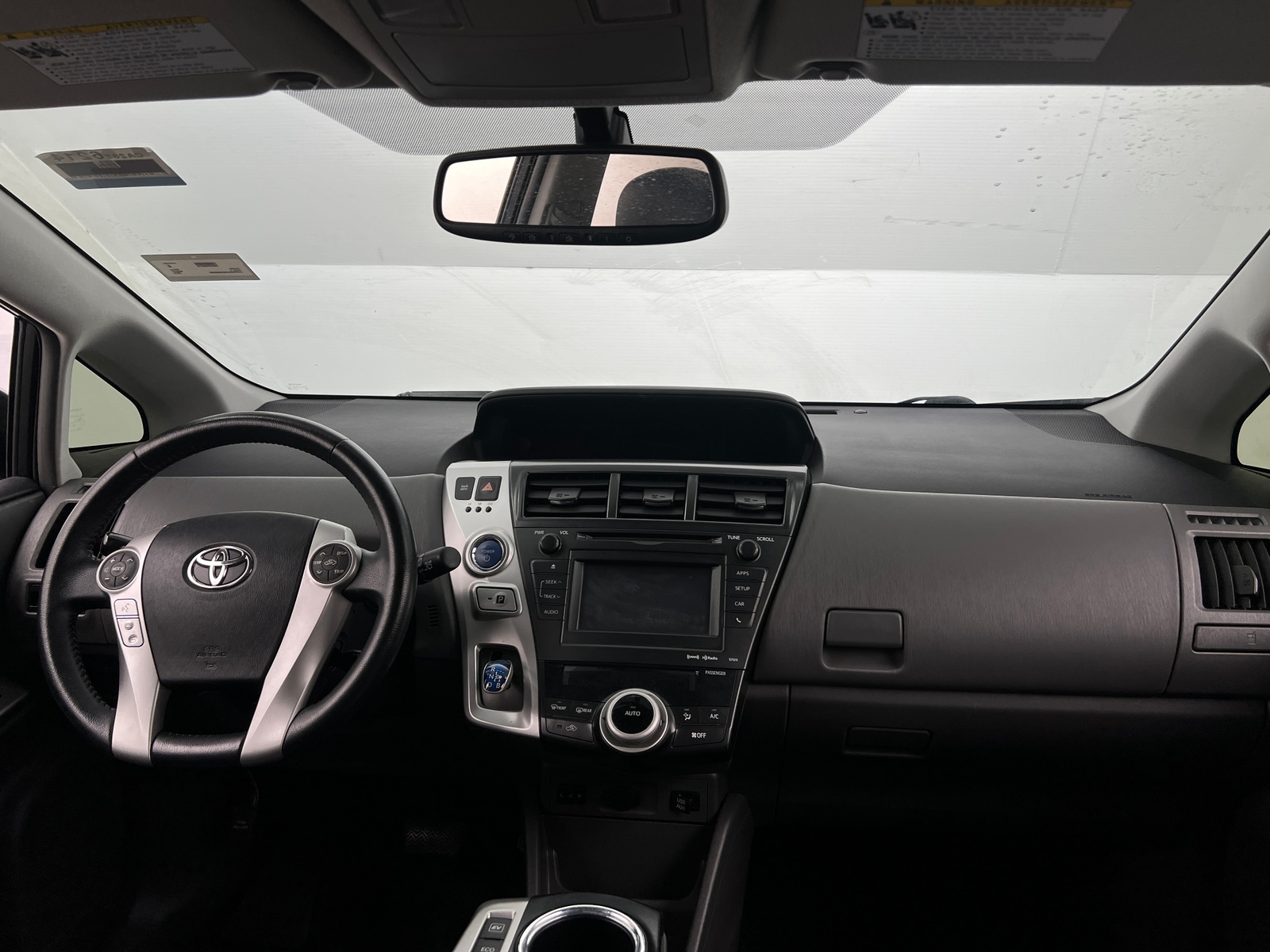 Thumbnail: 2014 Toyota Prius v - 3