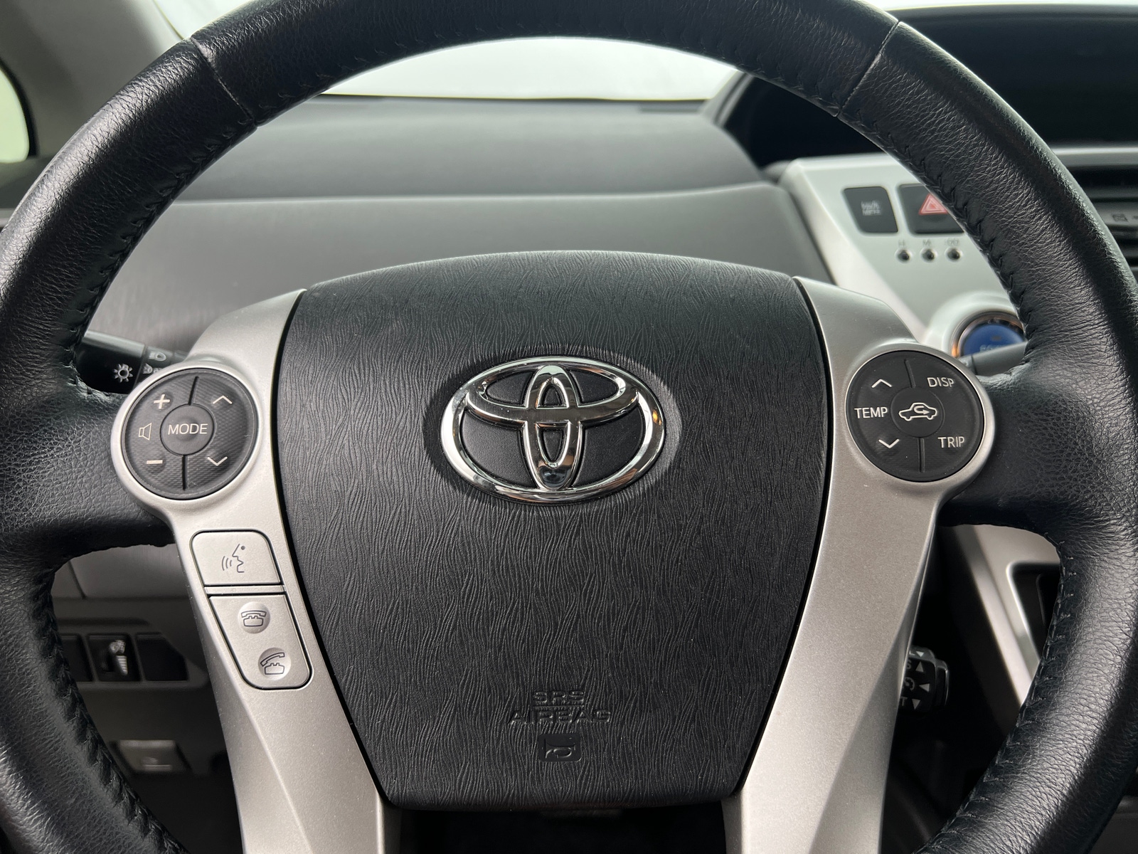 Thumbnail: 2014 Toyota Prius v - 5