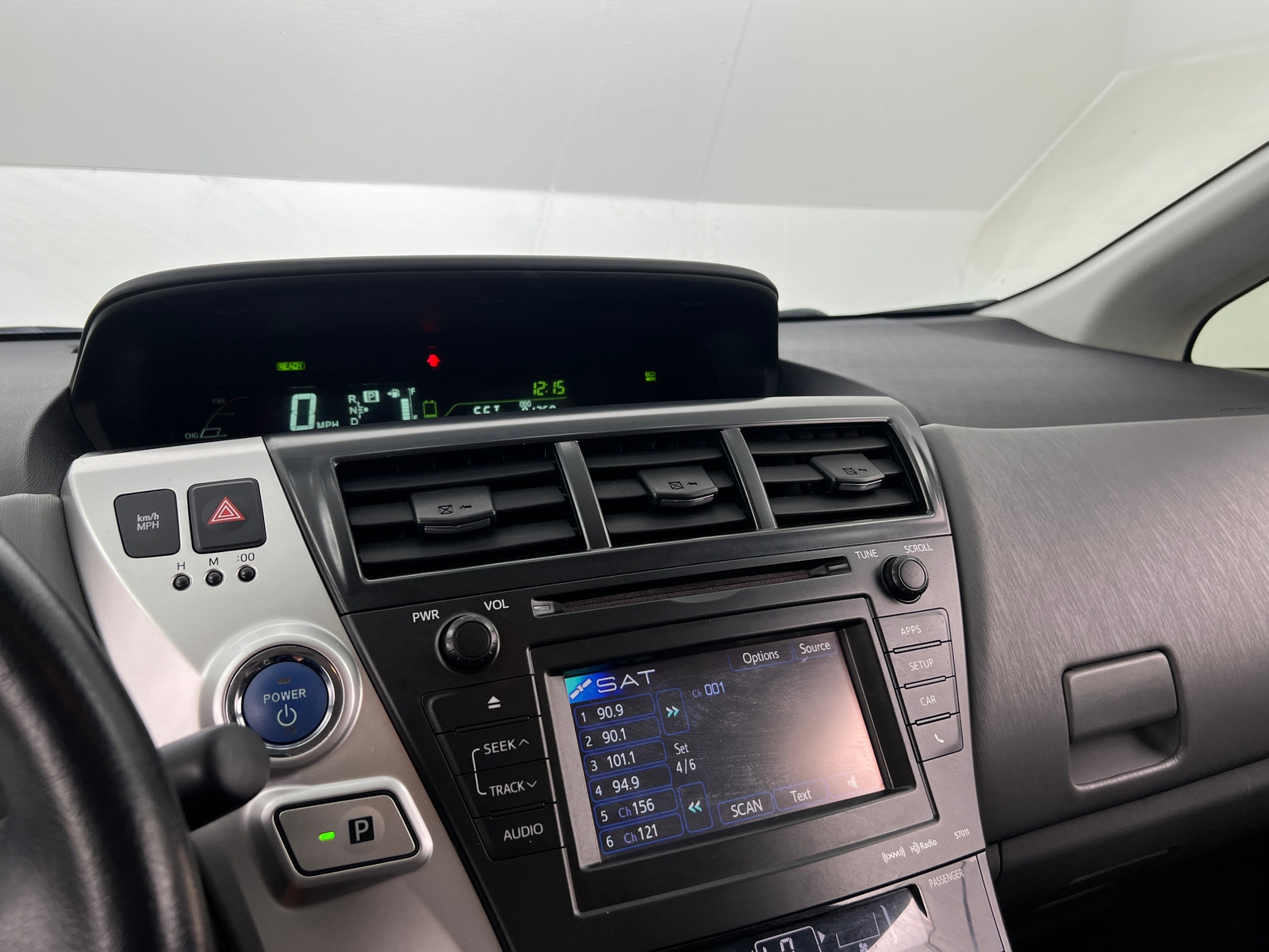 Thumbnail: 2014 Toyota Prius v - 4