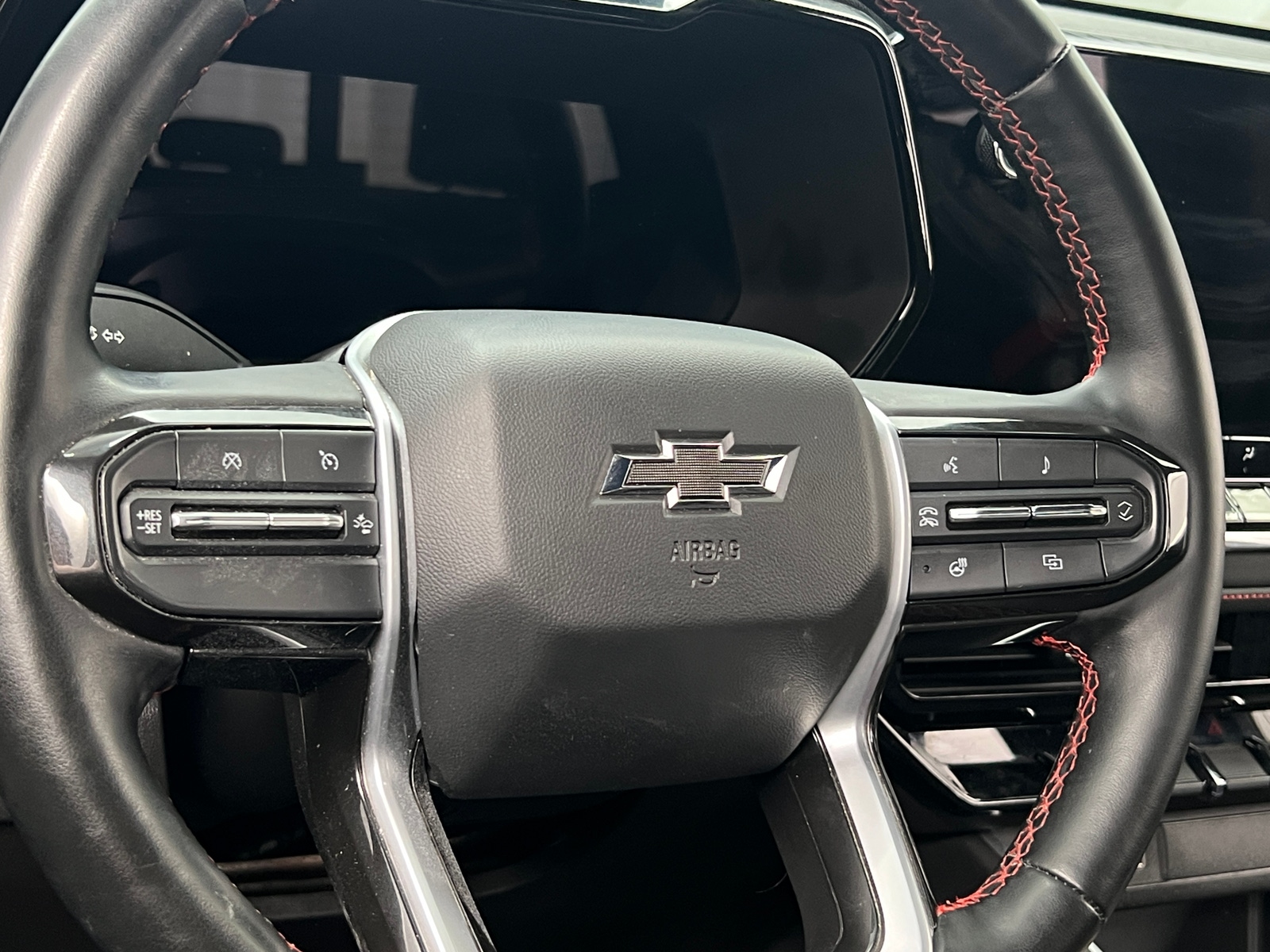 Thumbnail: 2023 Chevrolet Colorado - 4