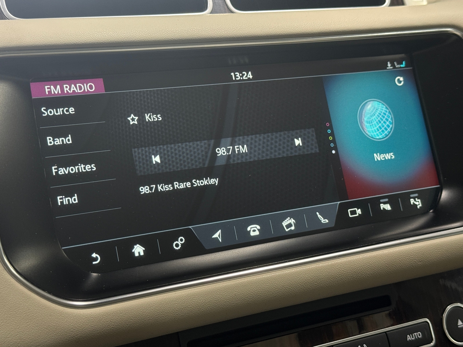 Thumbnail: 2017 Land Rover Range Rover - 3
