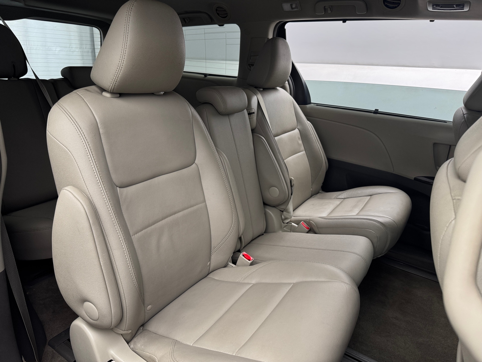 Thumbnail: 2017 Toyota Sienna - 5