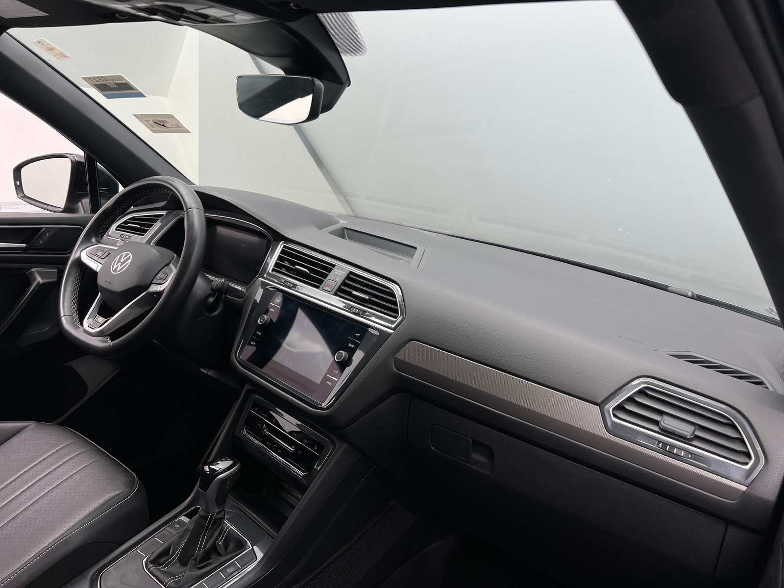 Thumbnail: 2023 Volkswagen Tiguan - 2