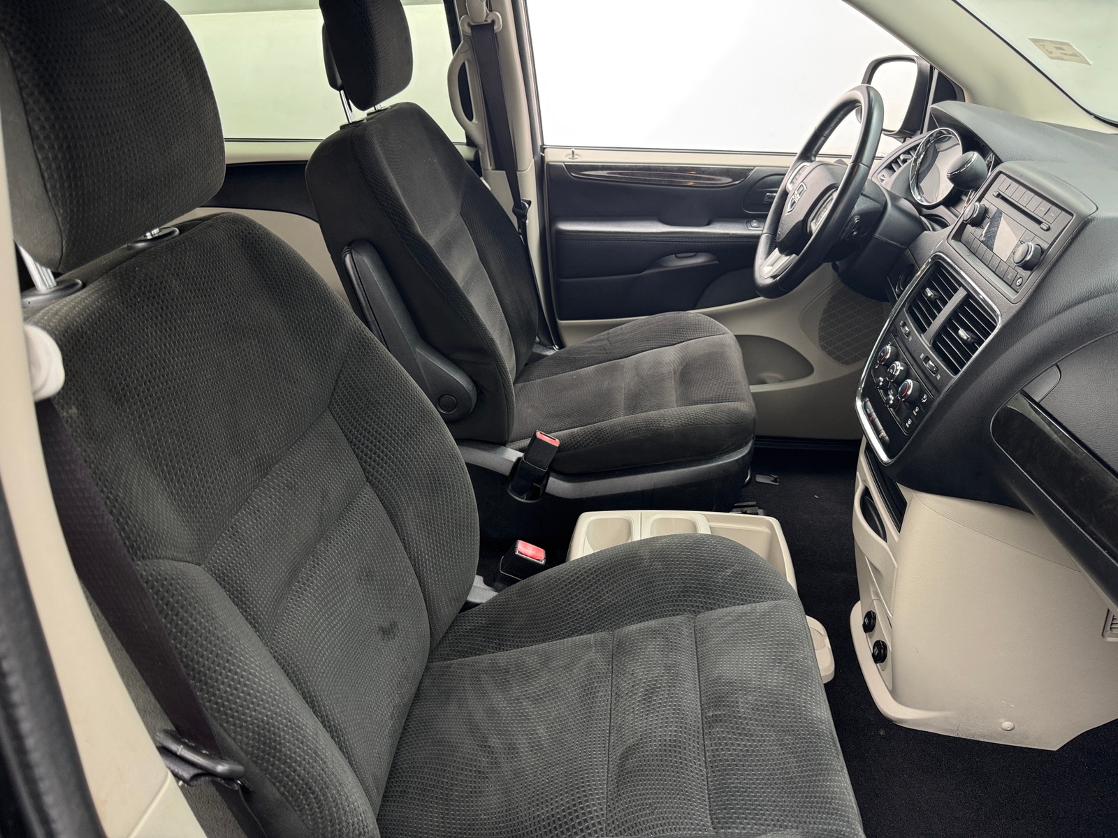 Thumbnail: 2016 Dodge Grand Caravan - 2