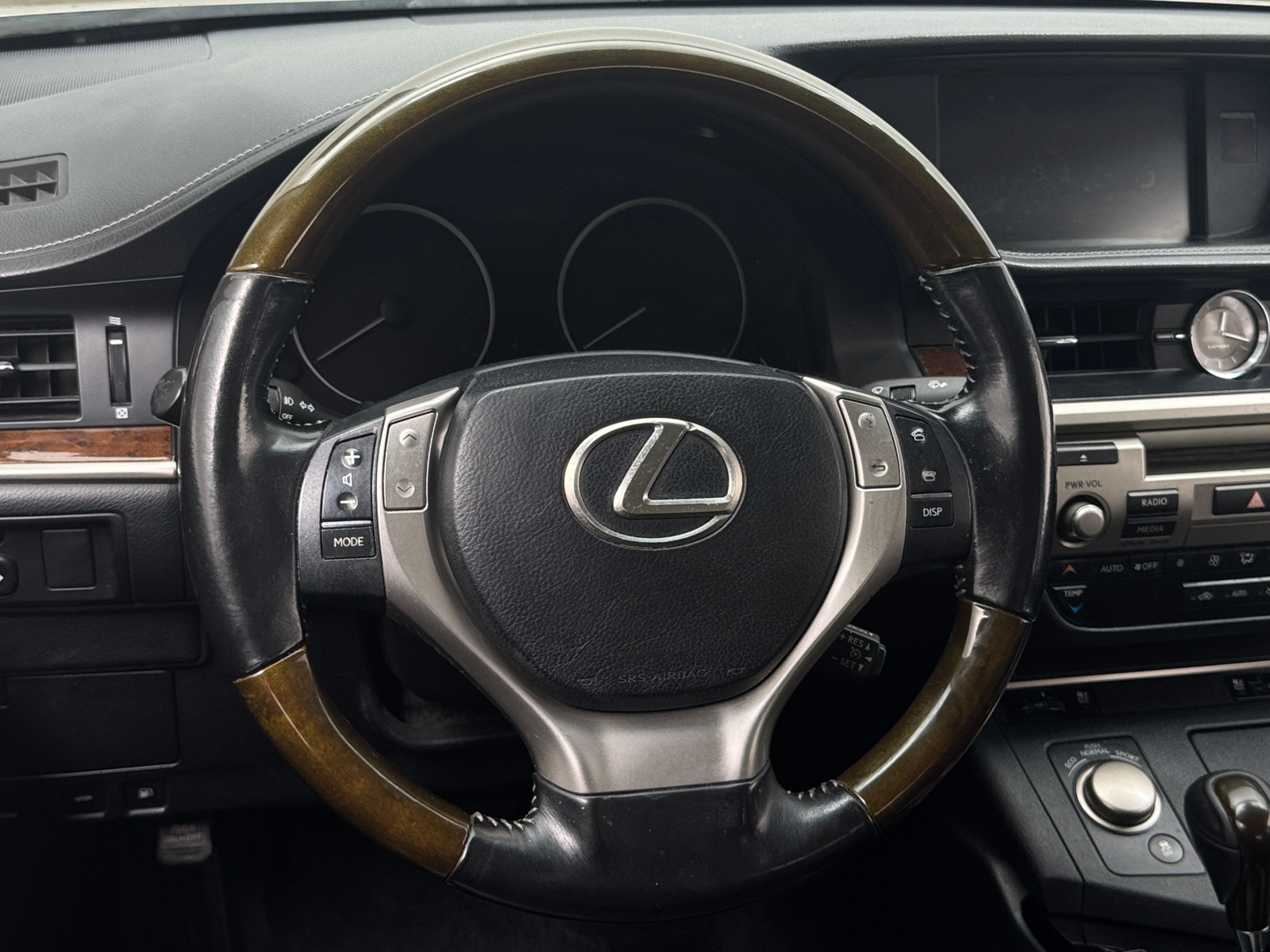 Thumbnail: 2015 Lexus ES - 4