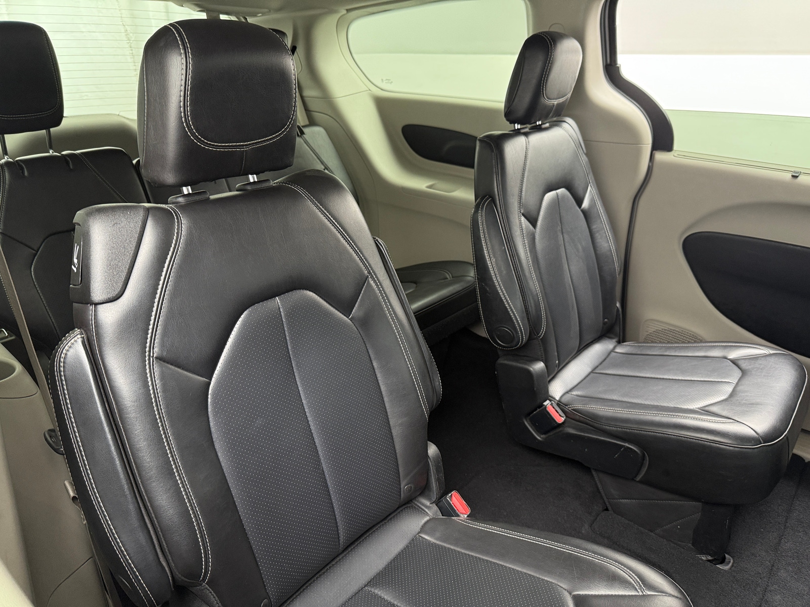 Thumbnail: 2021 Chrysler Voyager - 5