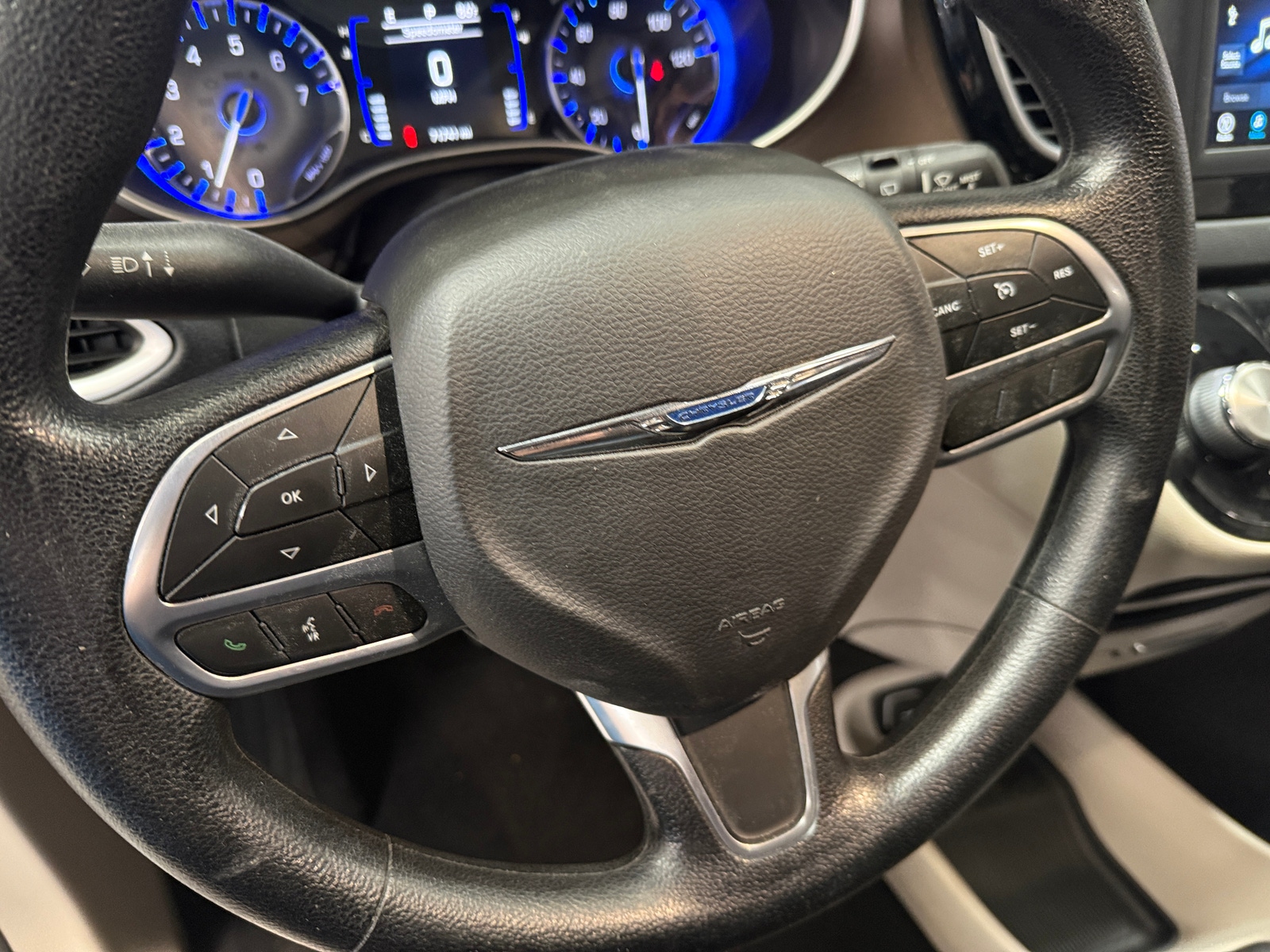 Thumbnail: 2021 Chrysler Voyager - 4