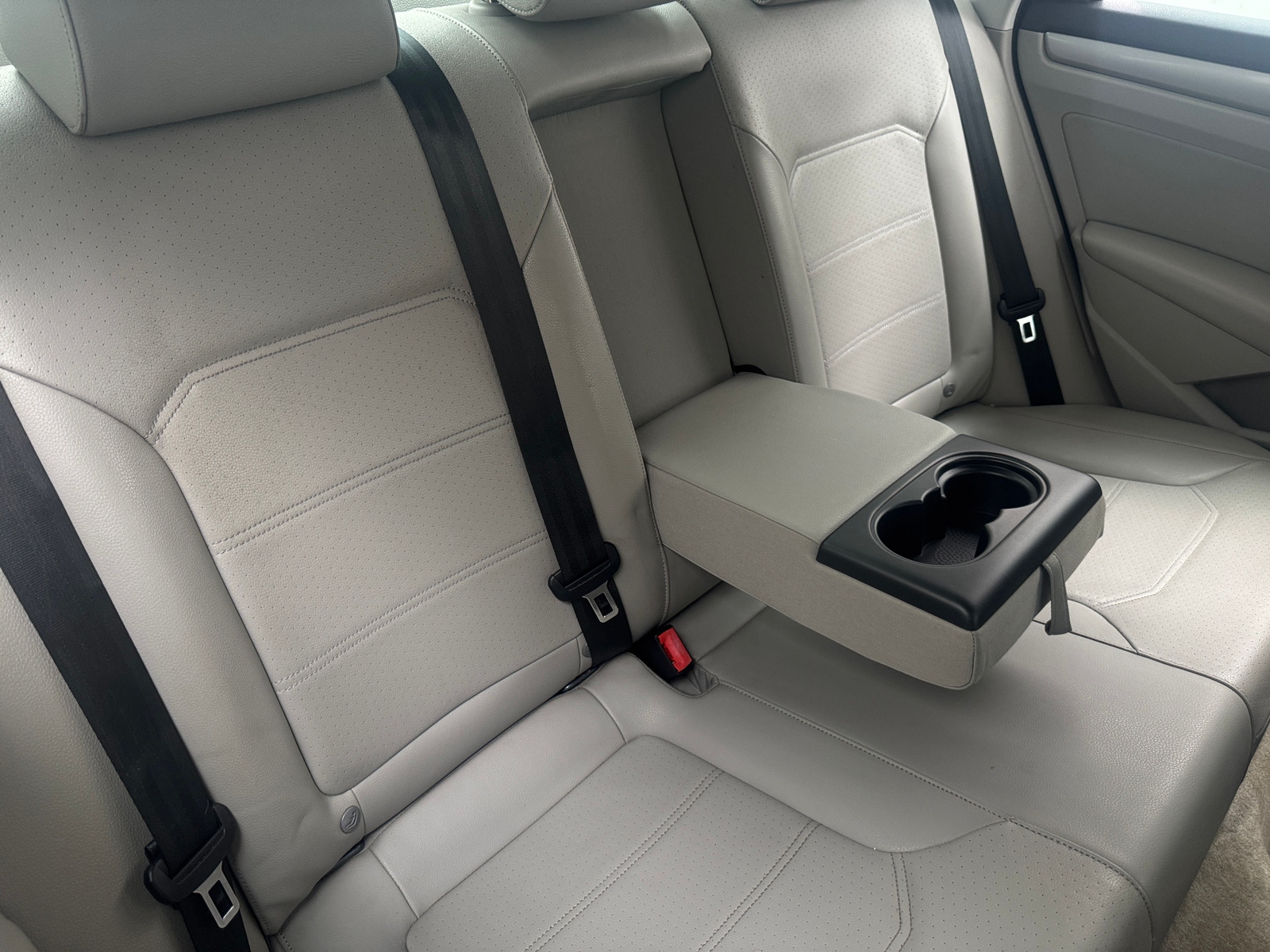 Thumbnail: 2015 Volkswagen Passat - 6