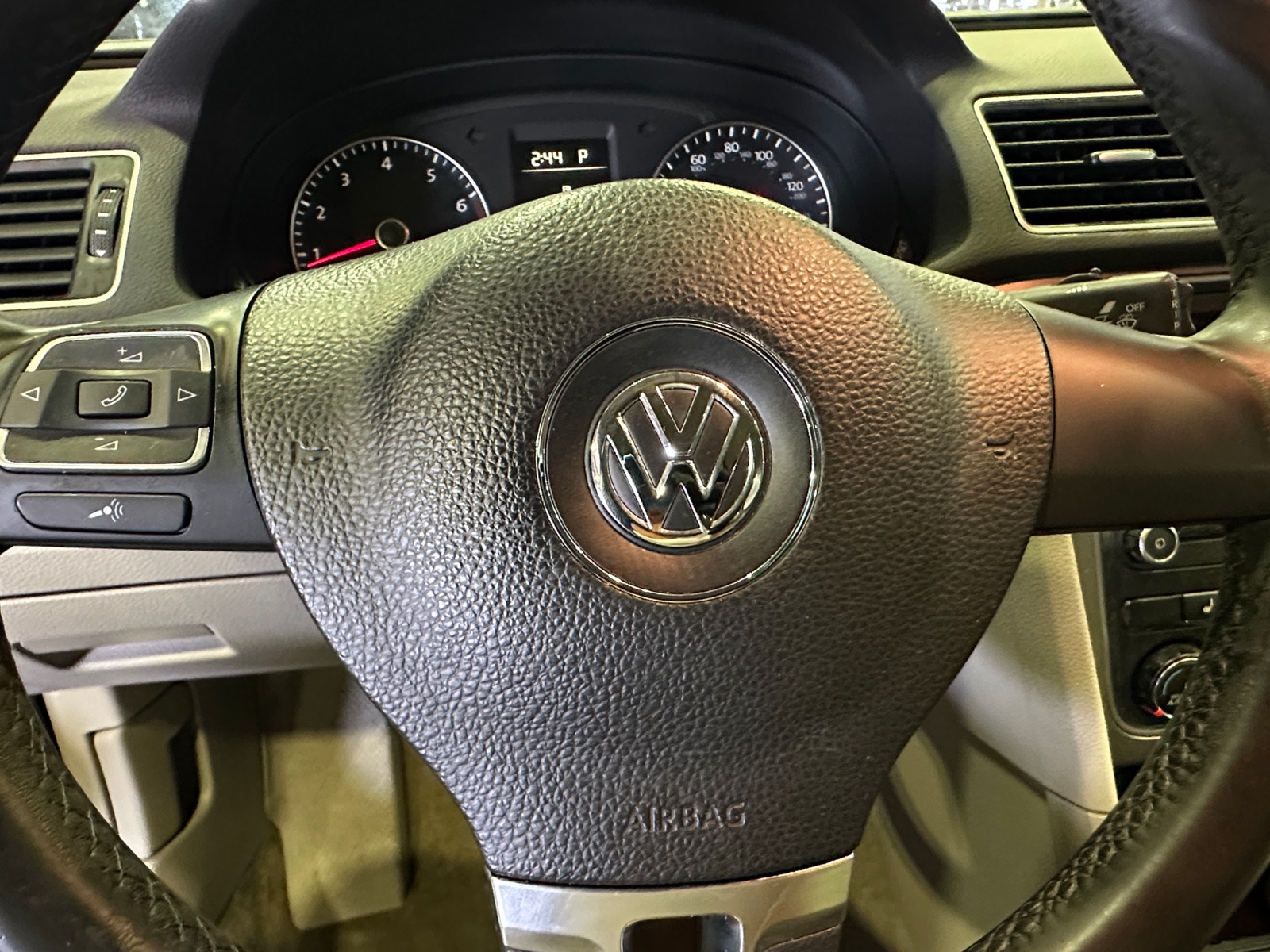 Thumbnail: 2015 Volkswagen Passat - 5