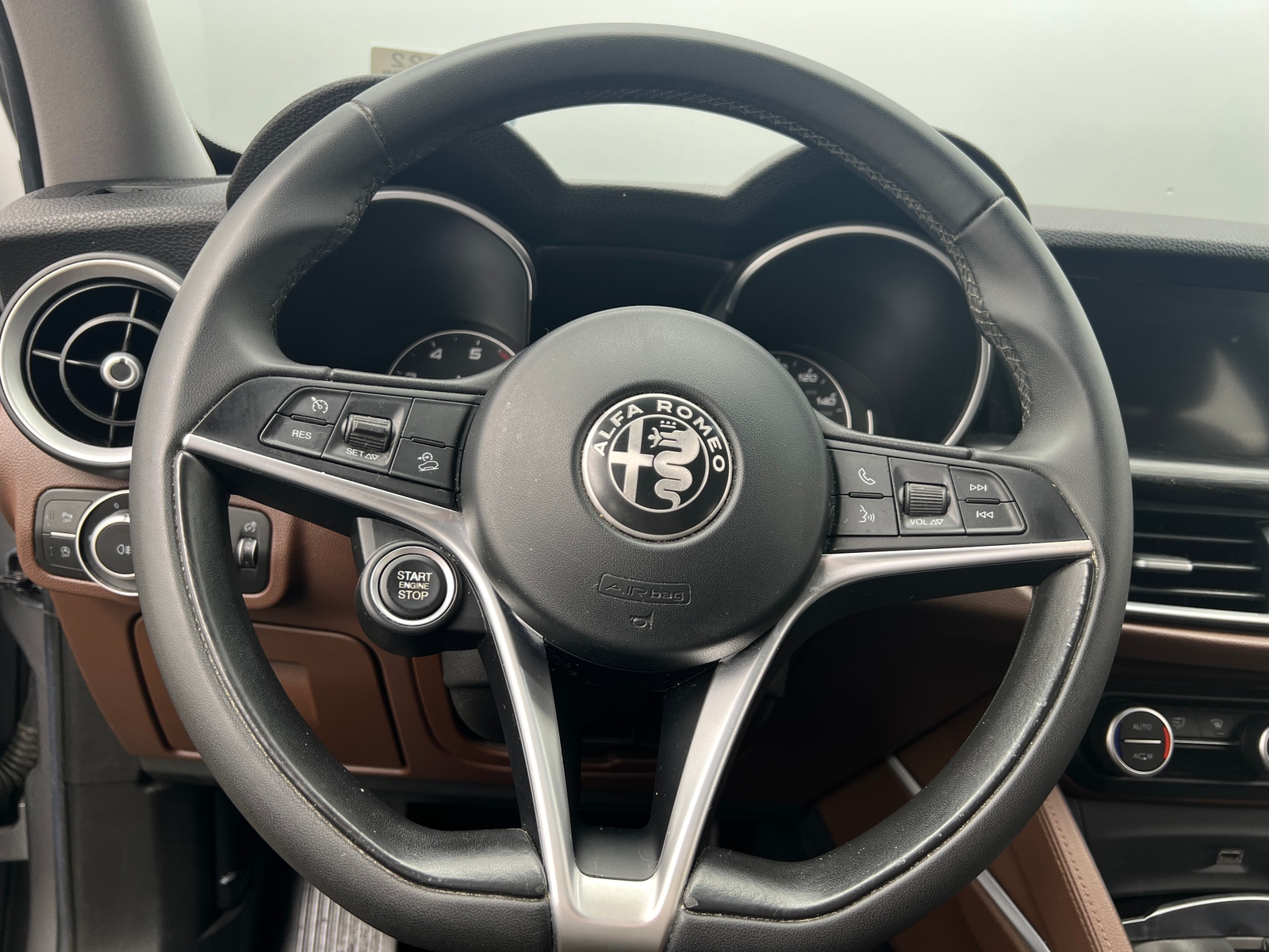 Thumbnail: 2018 Alfa Romeo Stelvio - 4