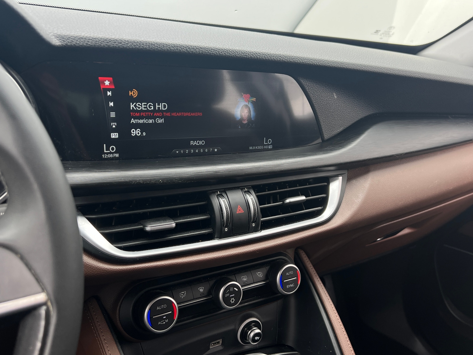 Thumbnail: 2018 Alfa Romeo Stelvio - 3