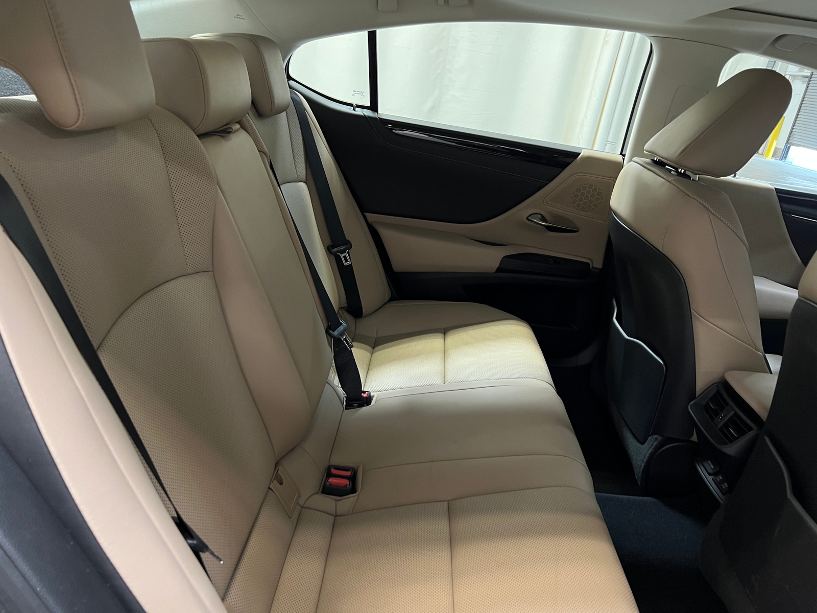 Thumbnail: 2021 Lexus ES - 5
