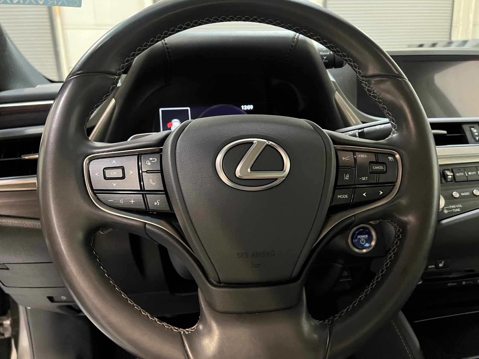 Thumbnail: 2021 Lexus ES - 4