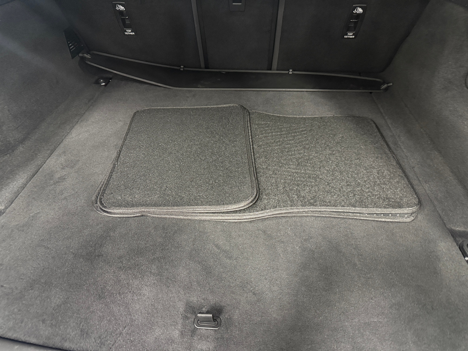 Thumbnail: 2024 Land Rover Range Rover Velar - 6