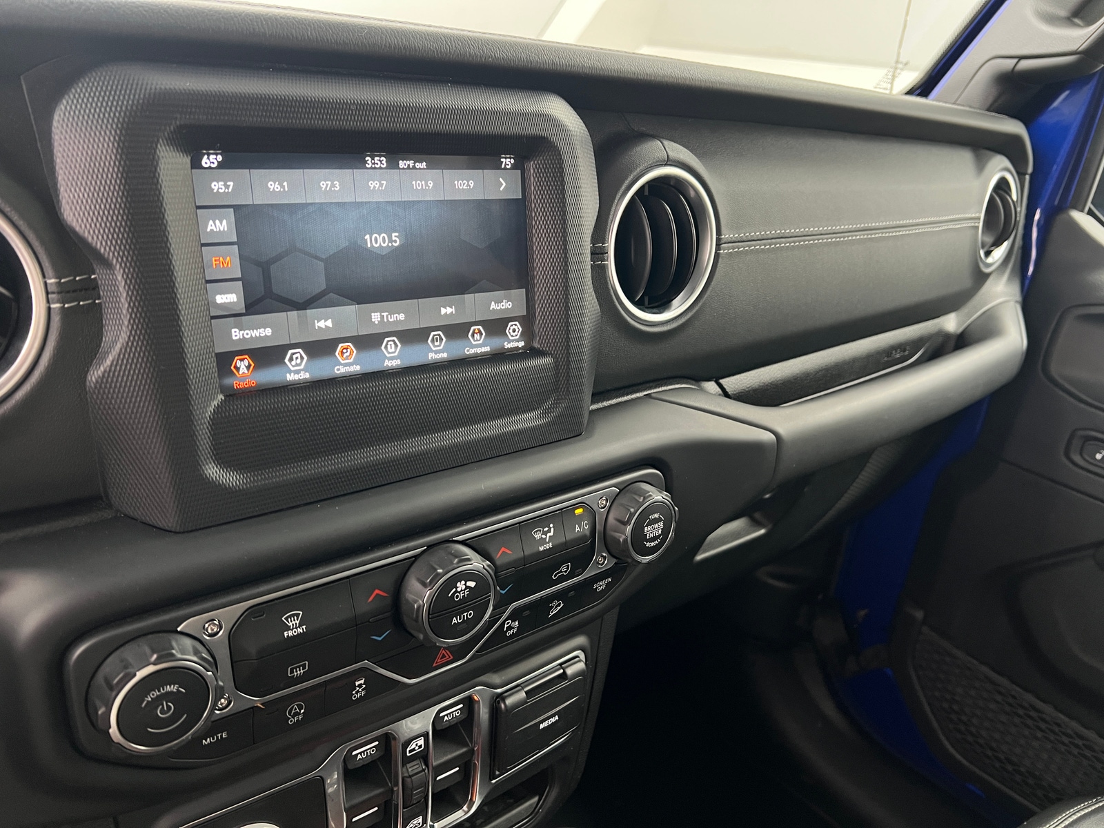Thumbnail: 2019 Jeep Wrangler - 3