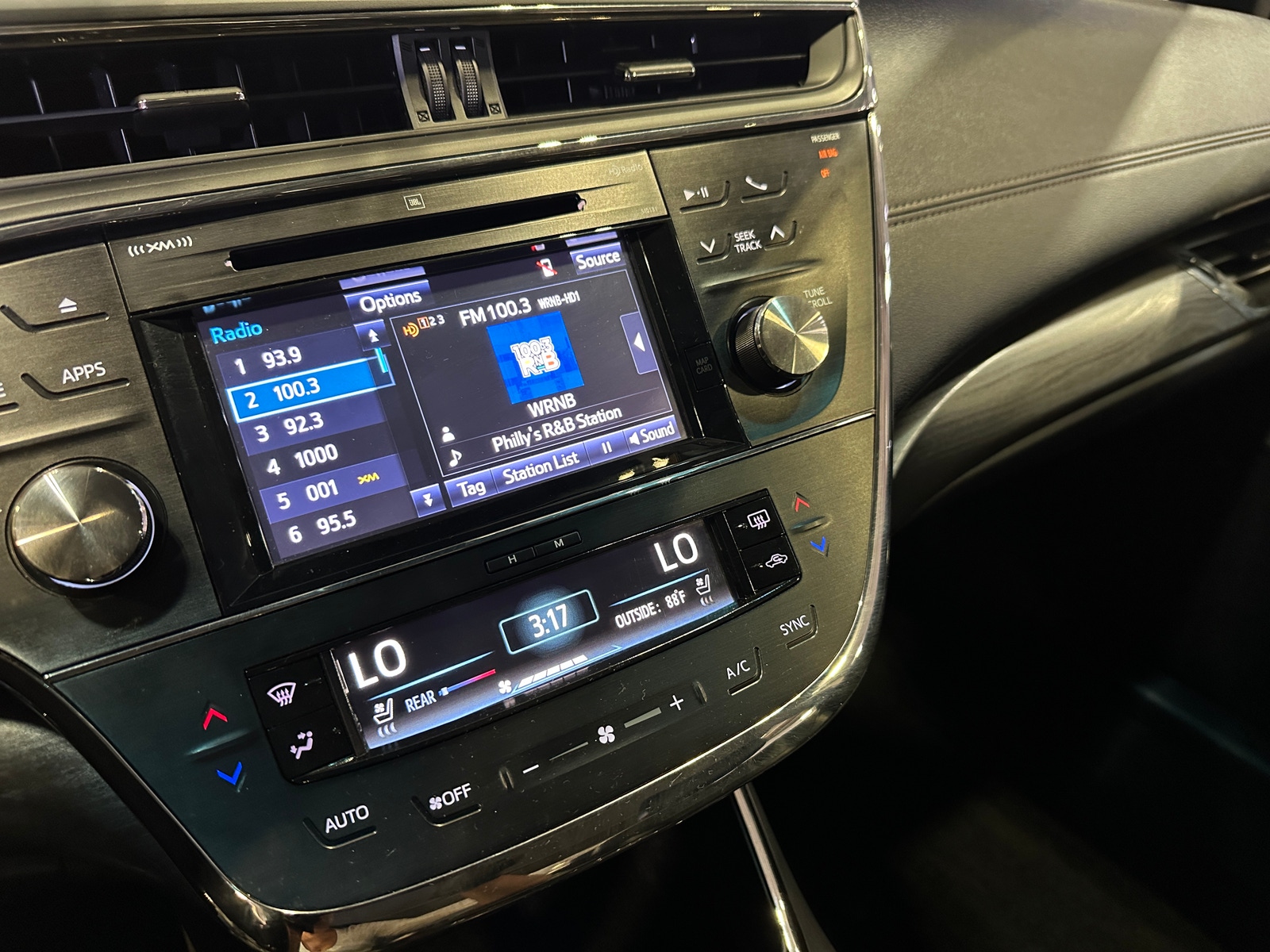 Thumbnail: 2016 Toyota Avalon - 3