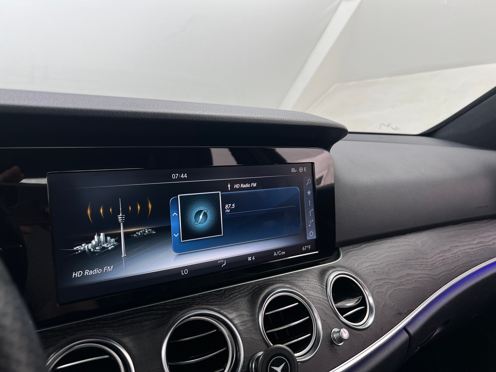 Thumbnail: 2017 Mercedes-Benz E-Class - 3