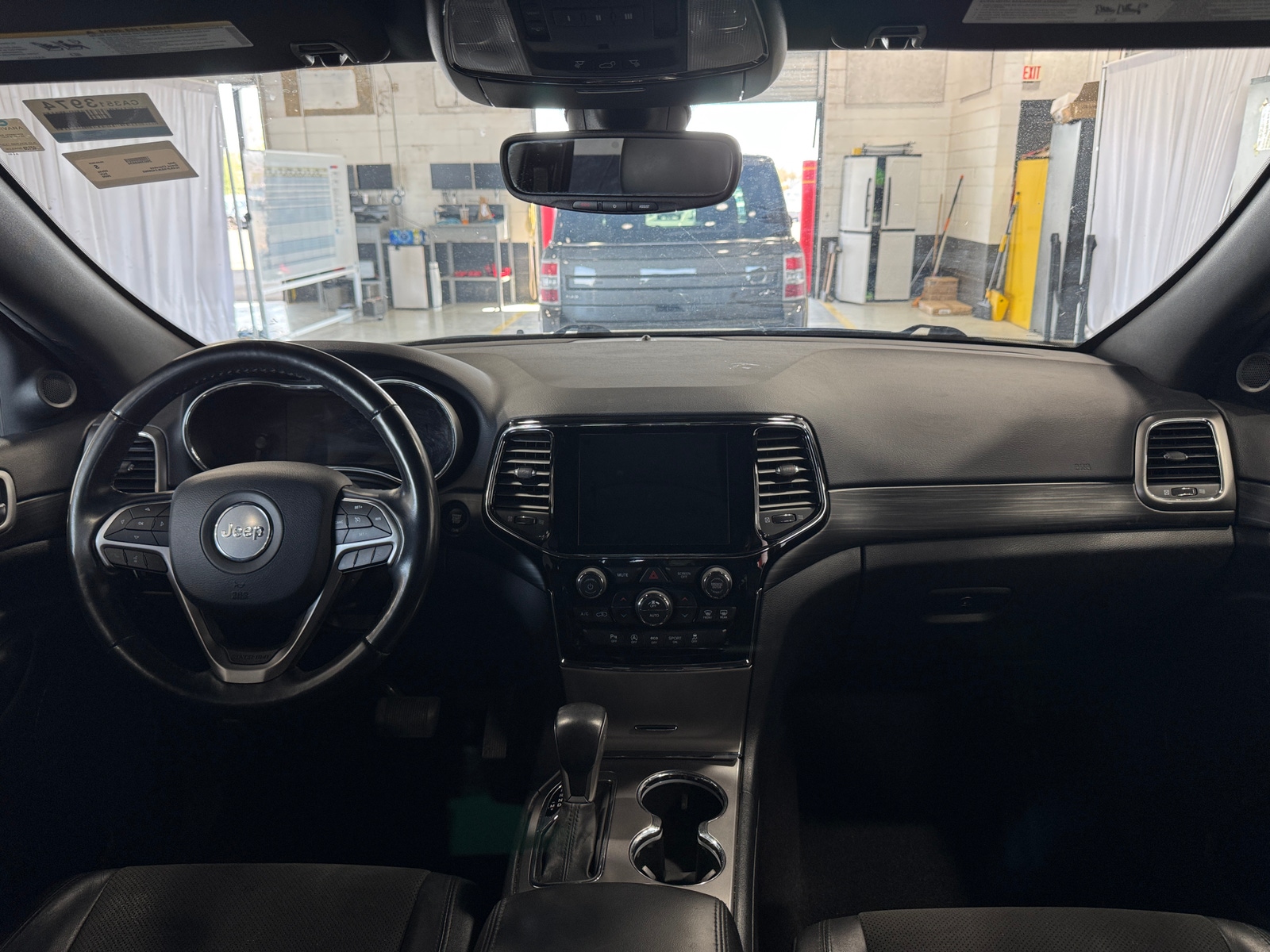Thumbnail: 2020 Jeep Grand Cherokee - 3
