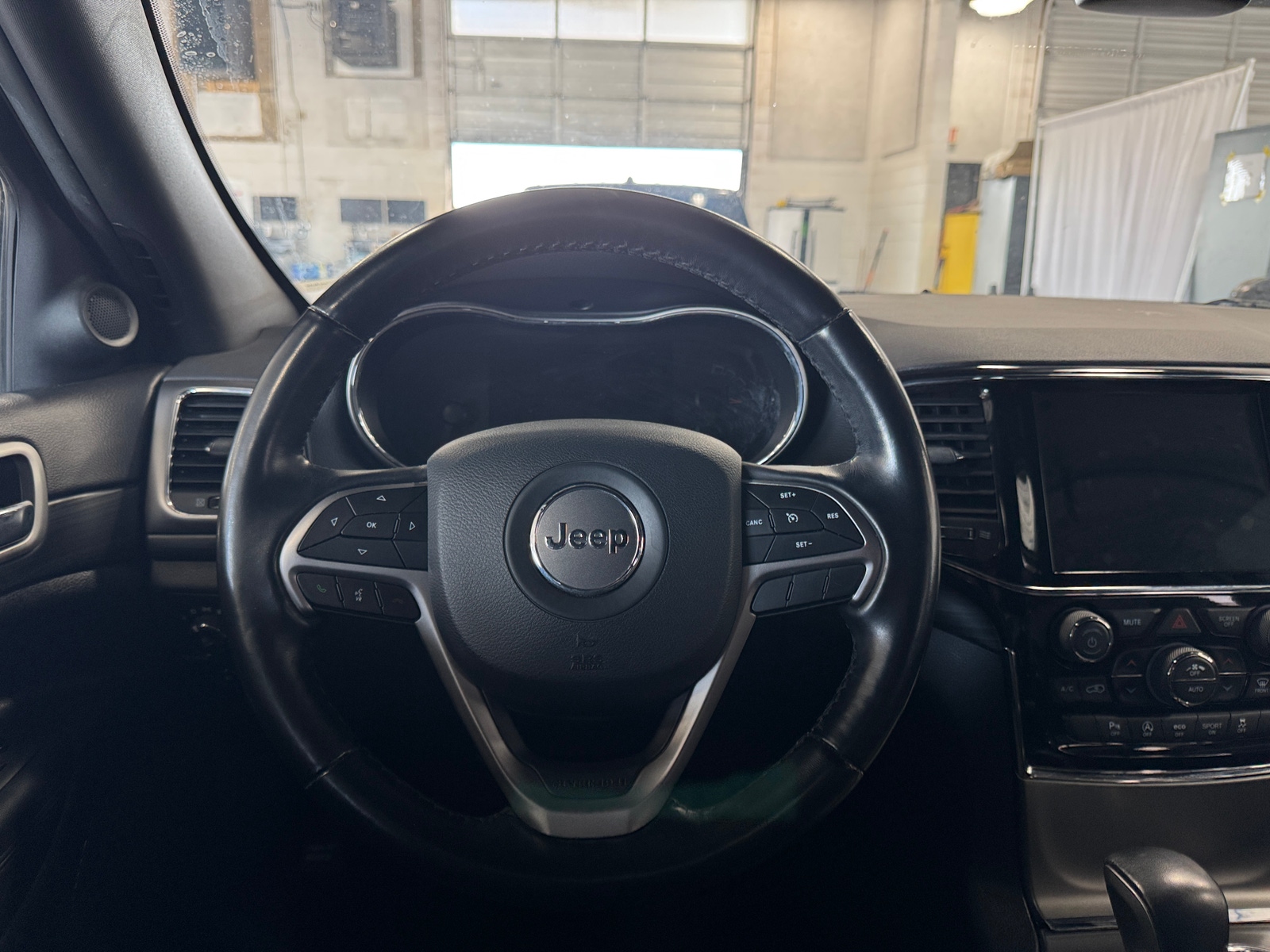 Thumbnail: 2020 Jeep Grand Cherokee - 5