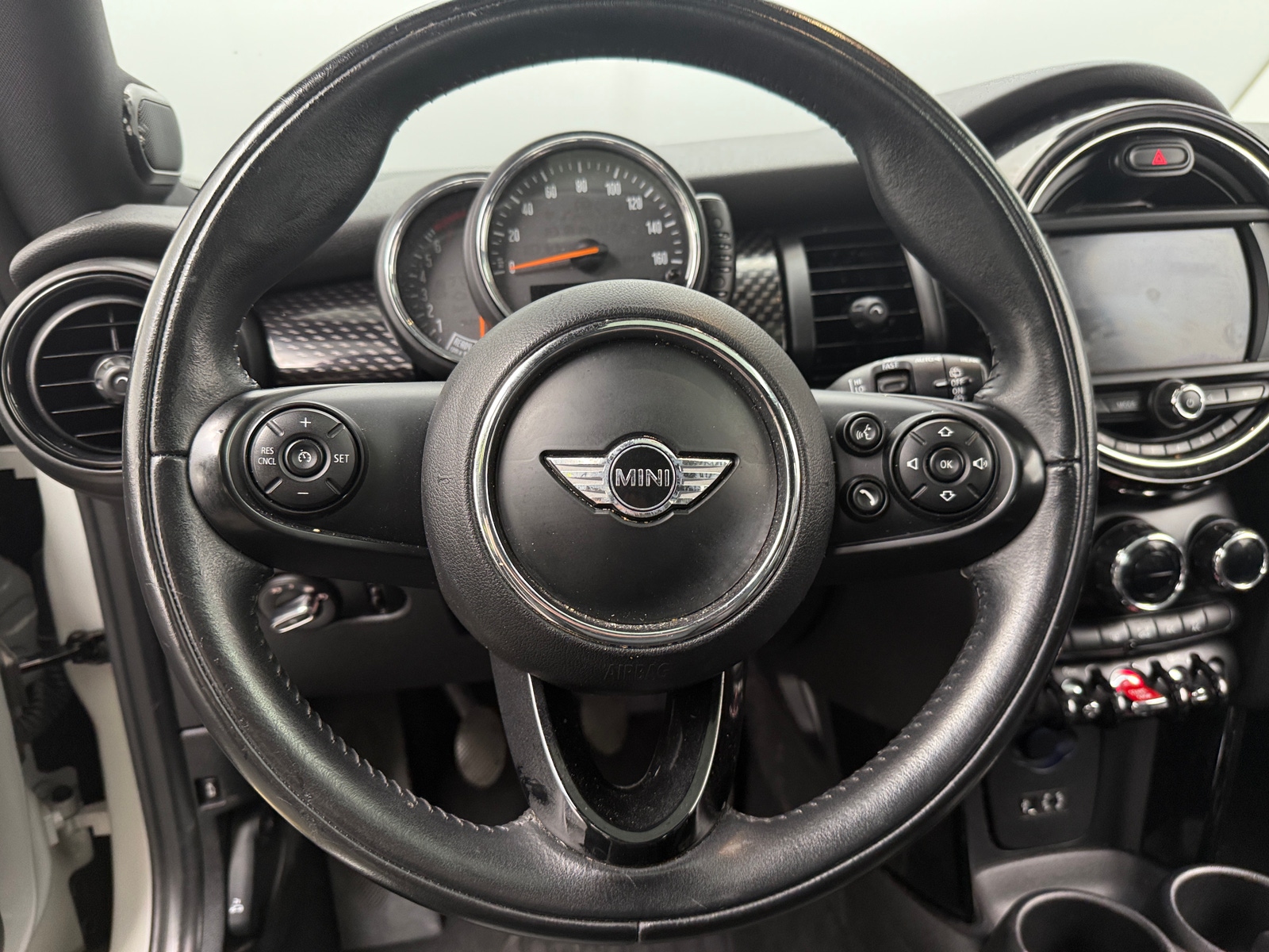 Thumbnail: 2017 MINI Cooper Hardtop - 3