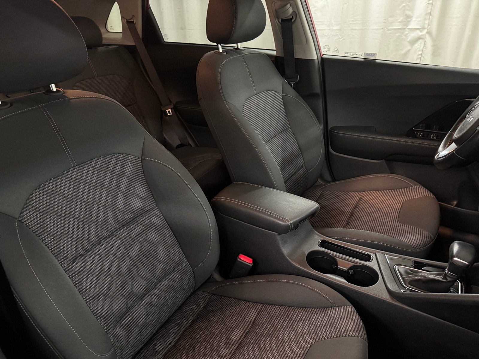 Thumbnail: 2022 Kia Niro - 2