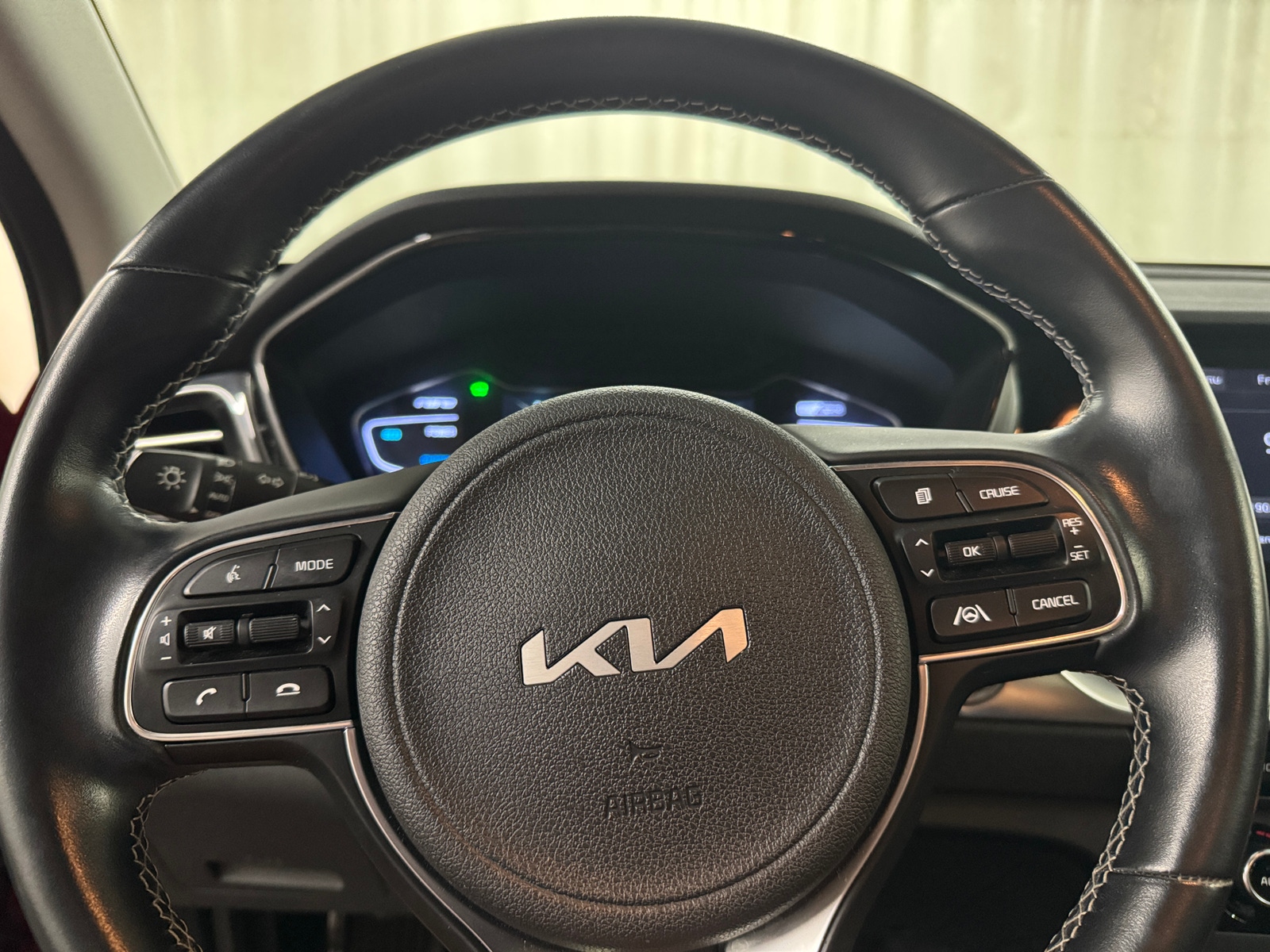 Thumbnail: 2022 Kia Niro - 5