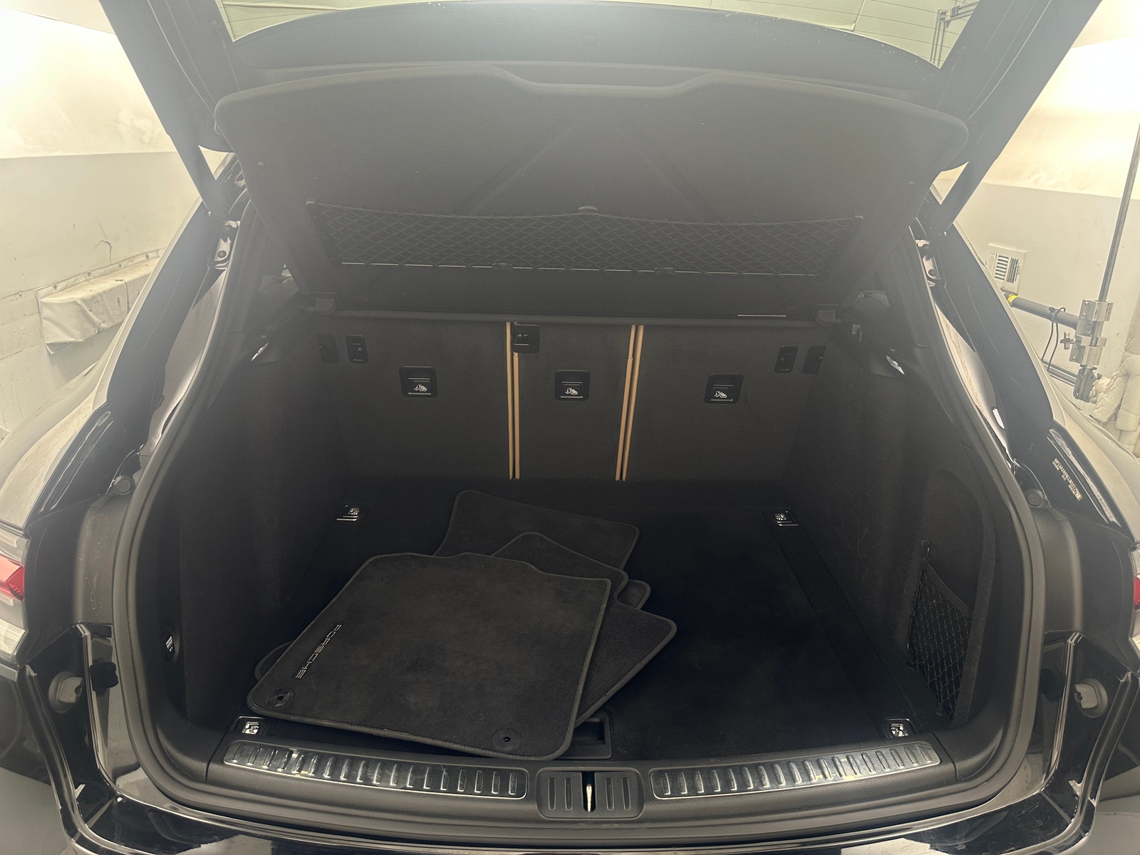 Thumbnail: 2020 Porsche Macan - 6