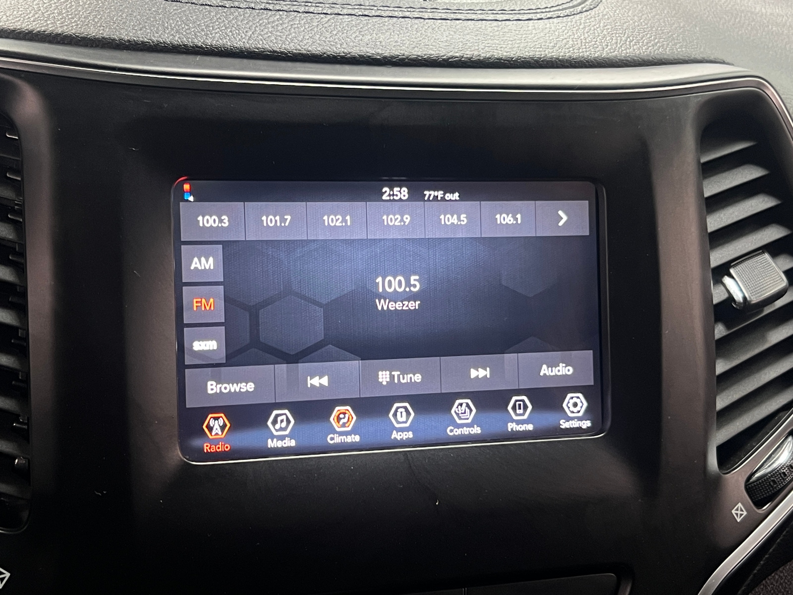 Thumbnail: 2019 Jeep Cherokee - 4