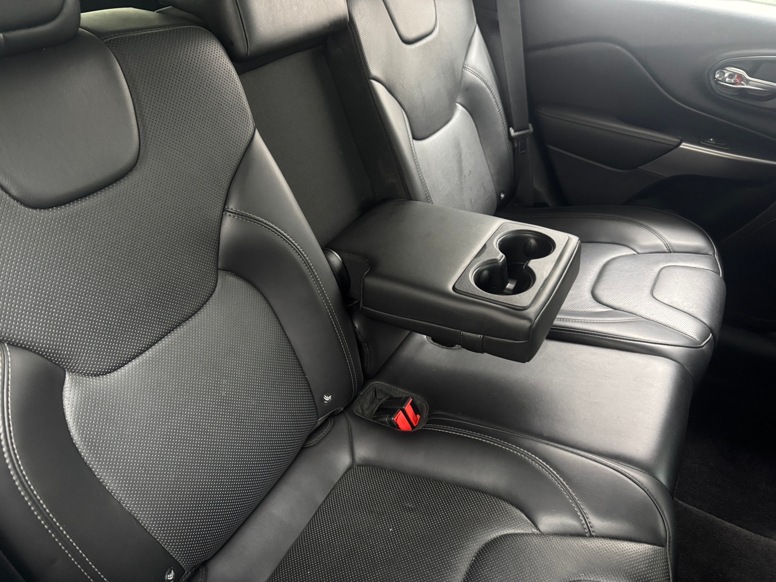 Thumbnail: 2019 Jeep Cherokee - 6