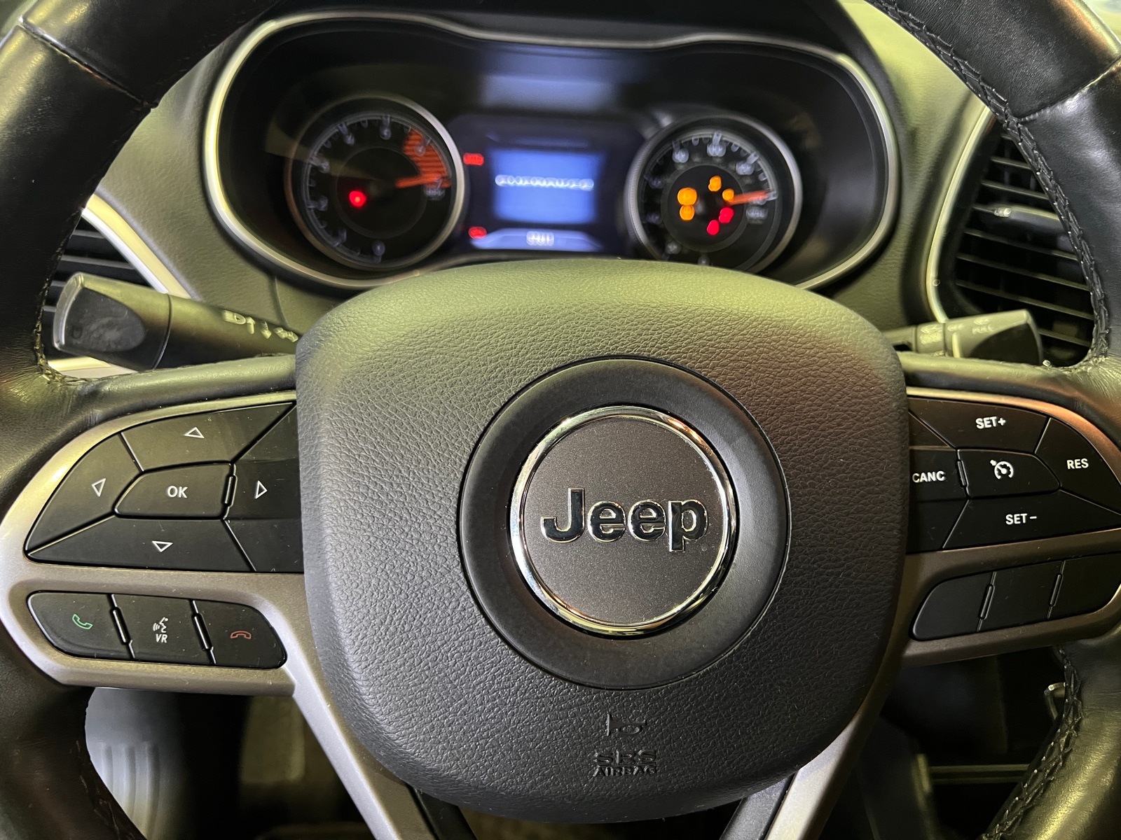 Thumbnail: 2019 Jeep Cherokee - 5