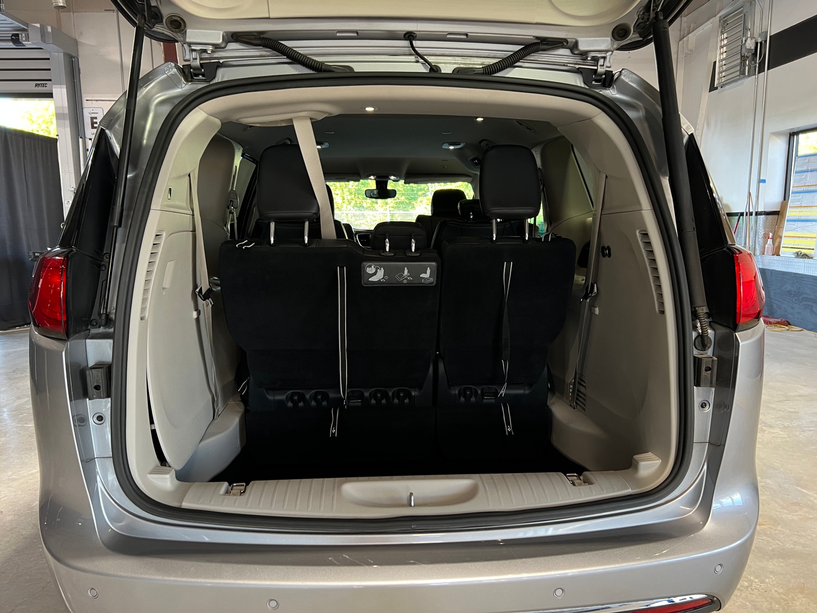Thumbnail: 2019 Chrysler Pacifica - 6