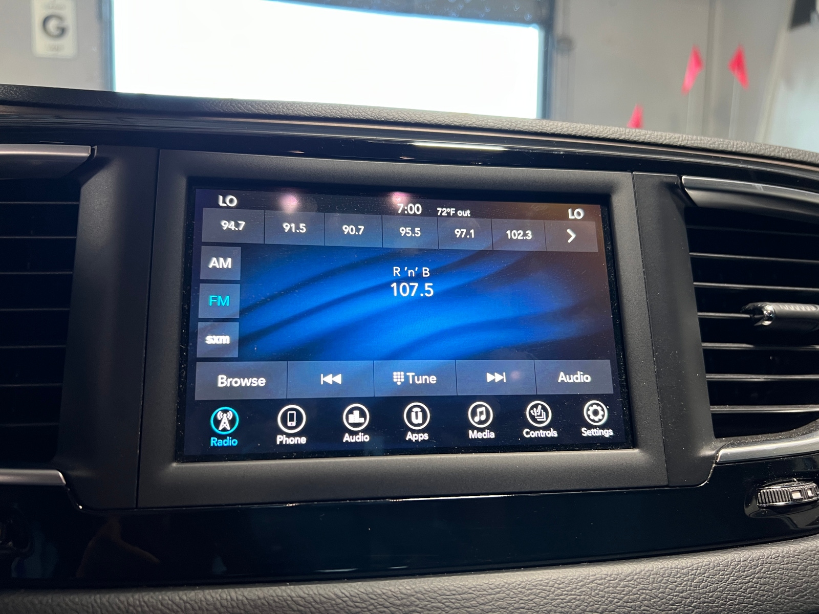 Thumbnail: 2019 Chrysler Pacifica - 3