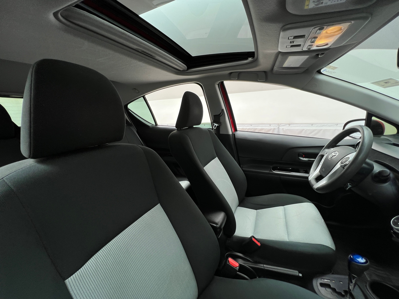 Thumbnail: 2015 Toyota Prius c - 2