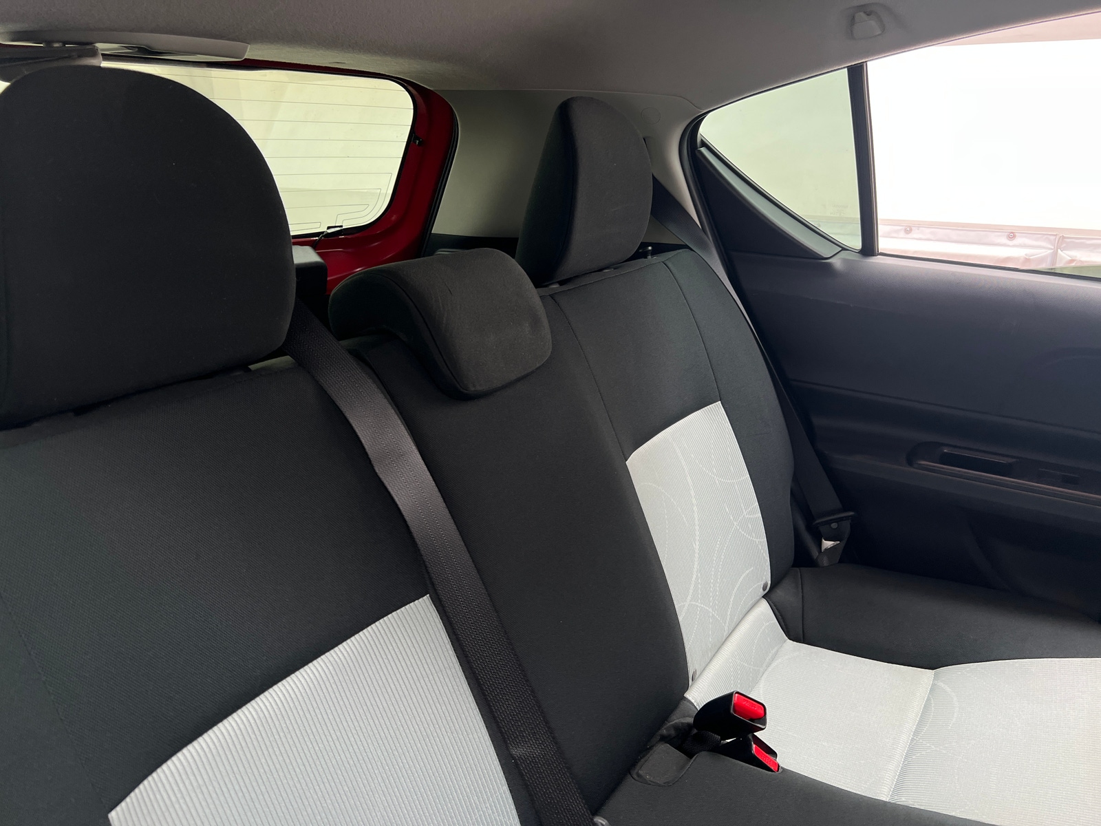 Thumbnail: 2015 Toyota Prius c - 6