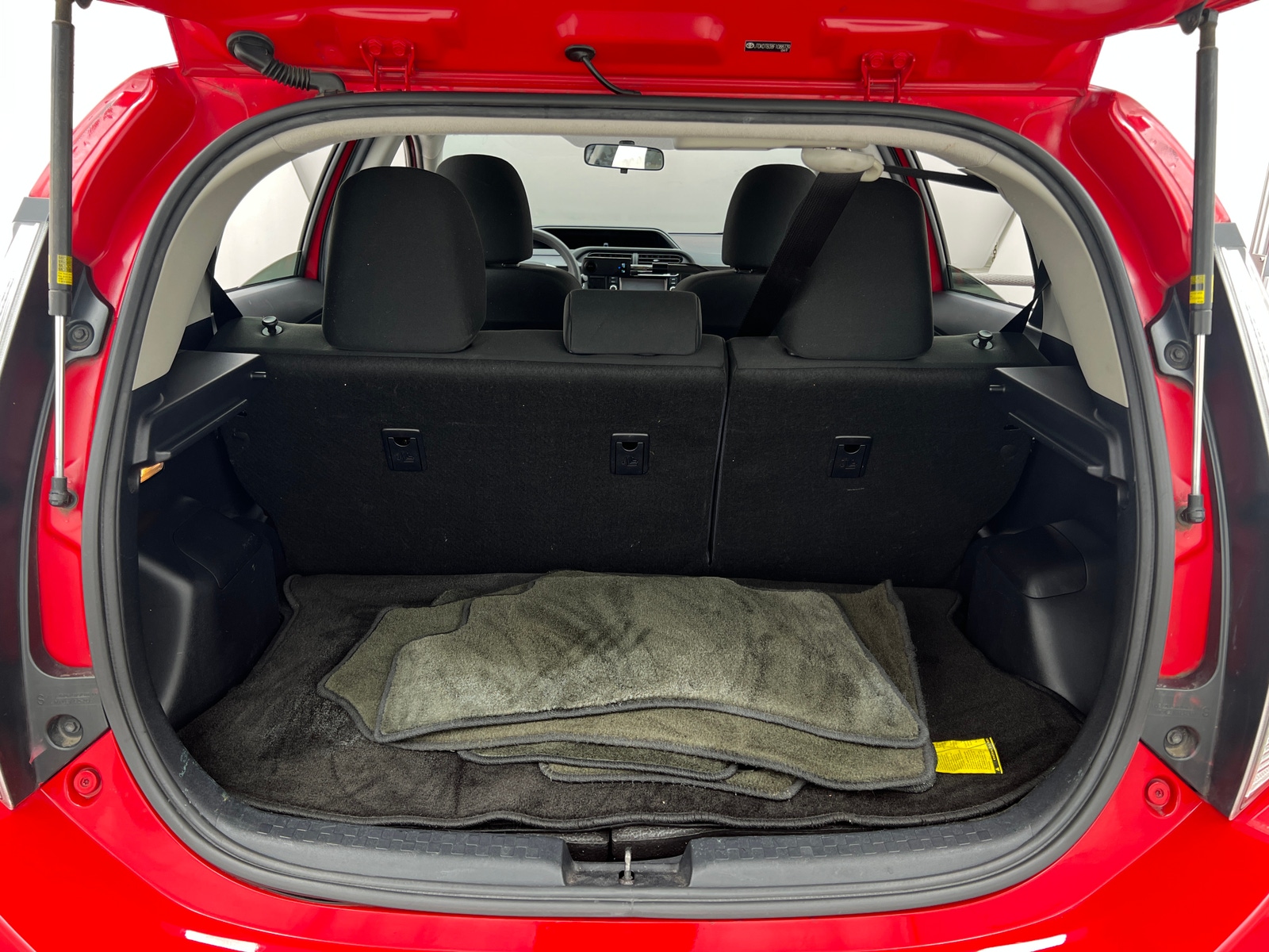 Thumbnail: 2015 Toyota Prius c - 7